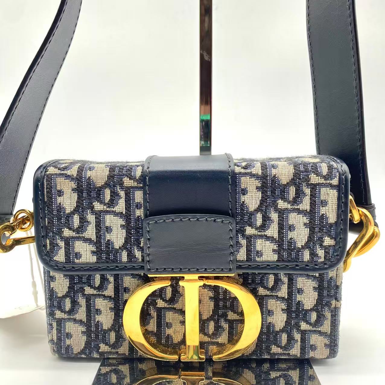 30 Montaigne Box Bag Oblique Canvas