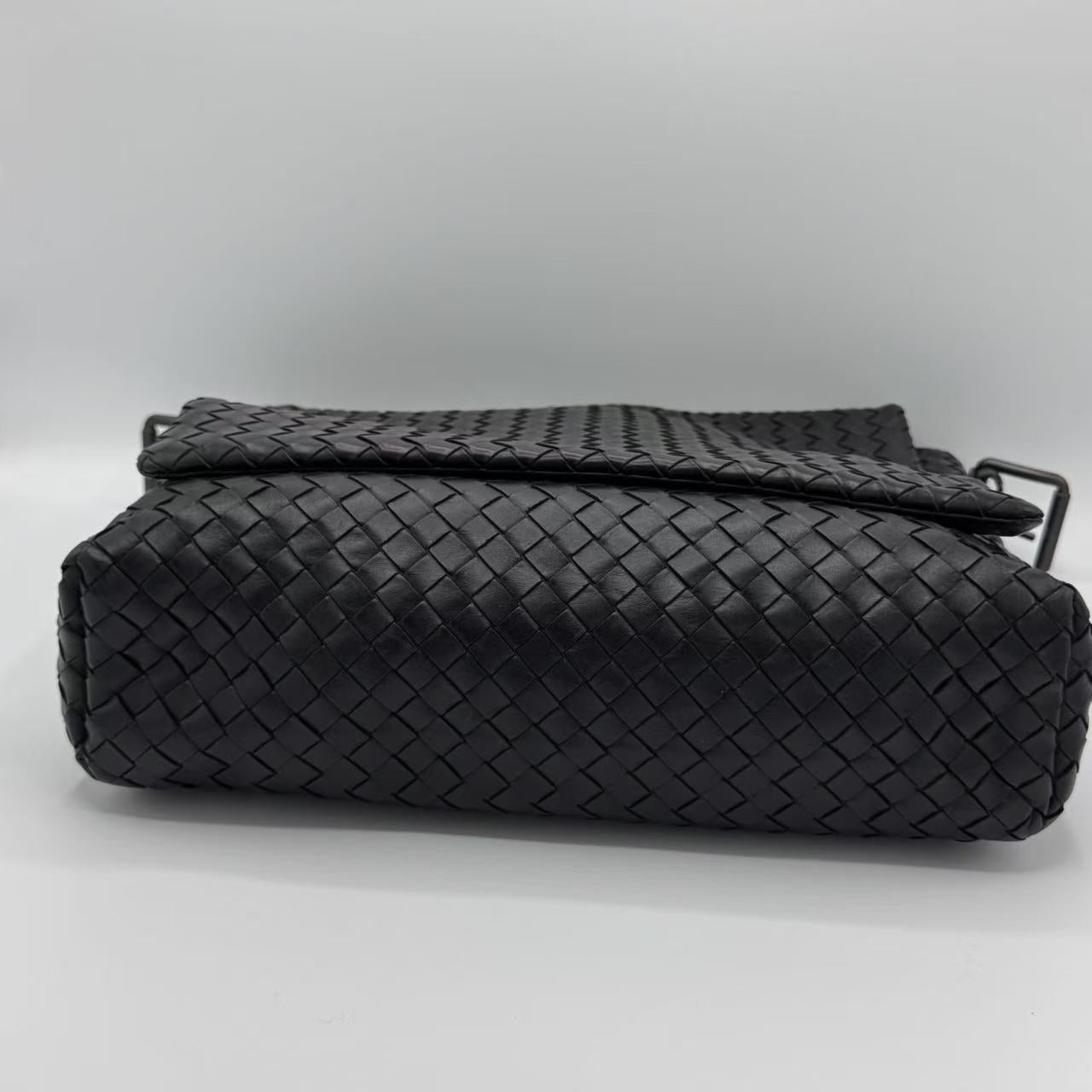 Bottega Veneta Square Flap Messenger Bag Intrecciato Nappa Medium