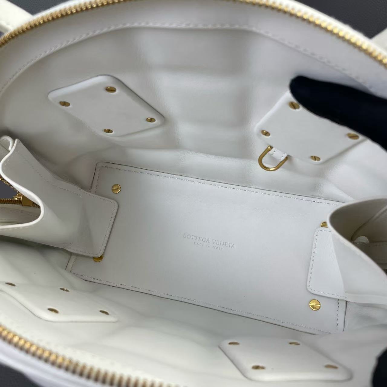 Bottega Veneta Padded Dome/Shell Bag LDZ0056