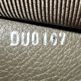 Lockme II Handbag Leather BB B22133