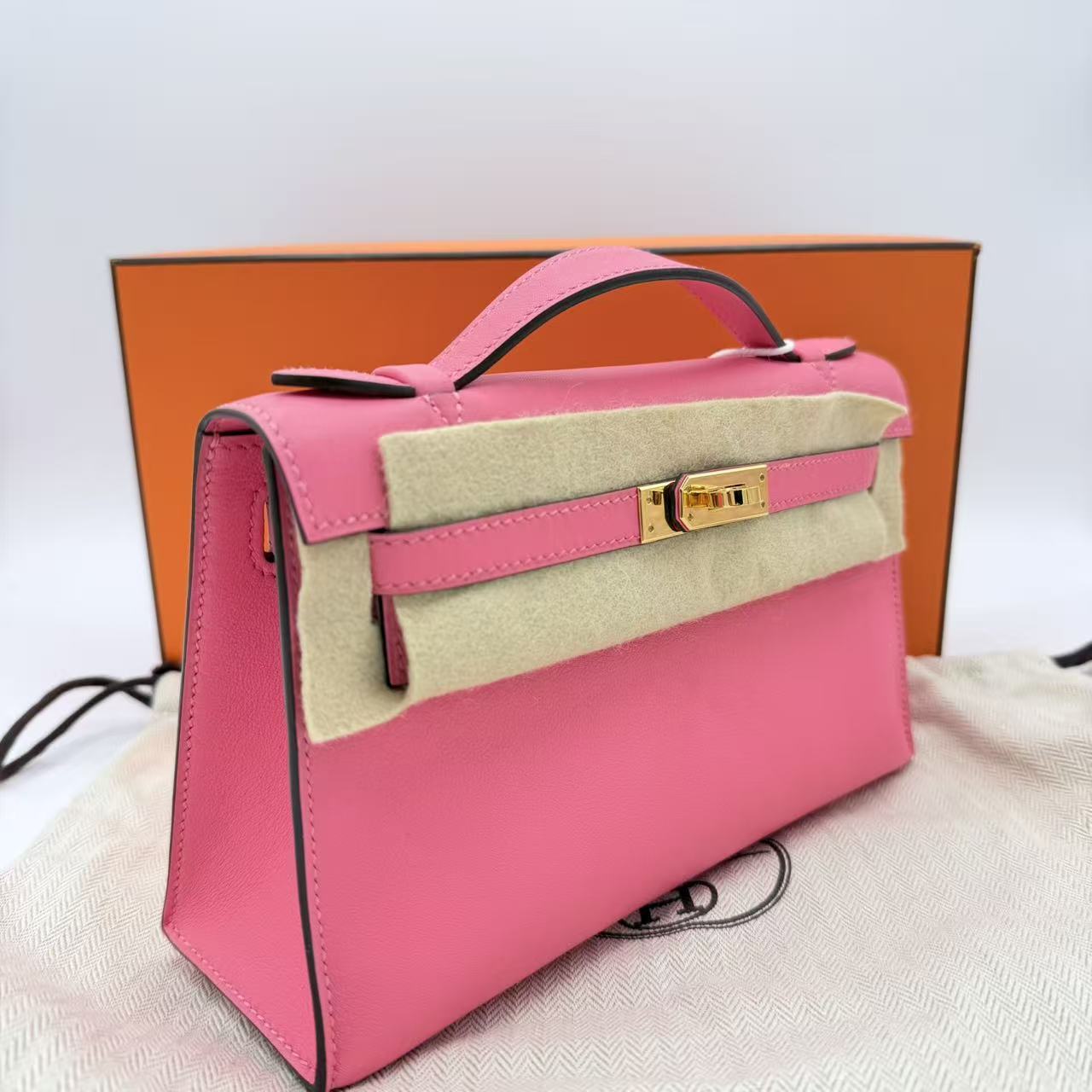 Kelly Pochette in Rose Azalee Swift leather with gold hardware LDM-1360