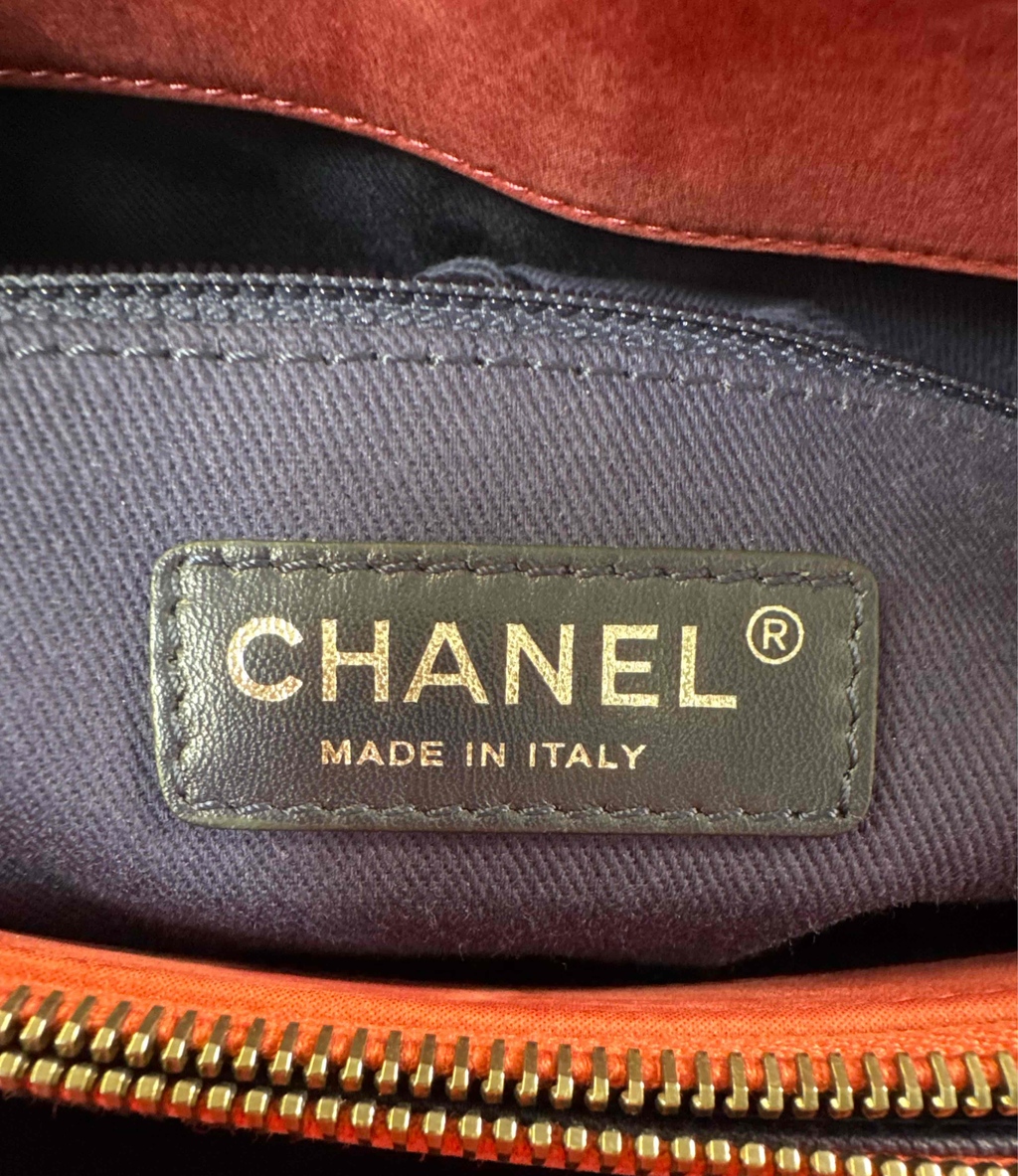 Chanel New Bubble Quilted Tote Bag Twins B24353