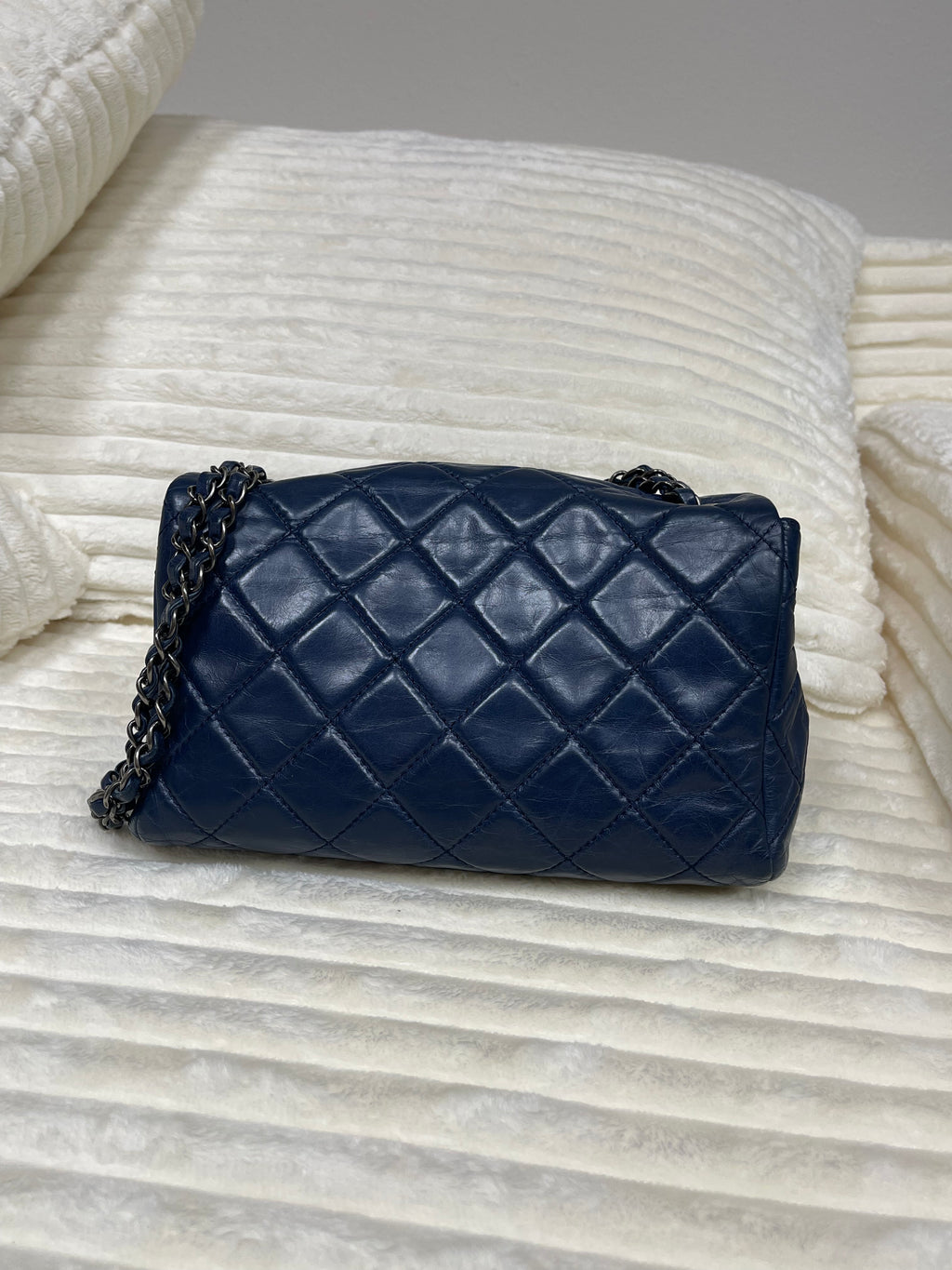 CHANEL Navy Calfskin Ruthenium-Finish Metal Single Flap No.20 Chain Shoulder Bag