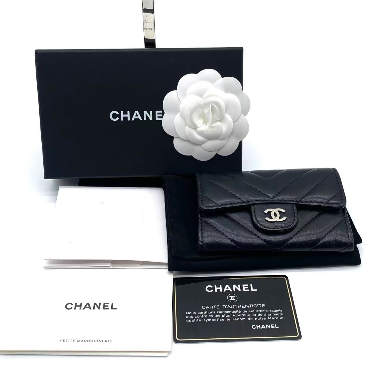 Chevron Quilted Flap Card Holder Black