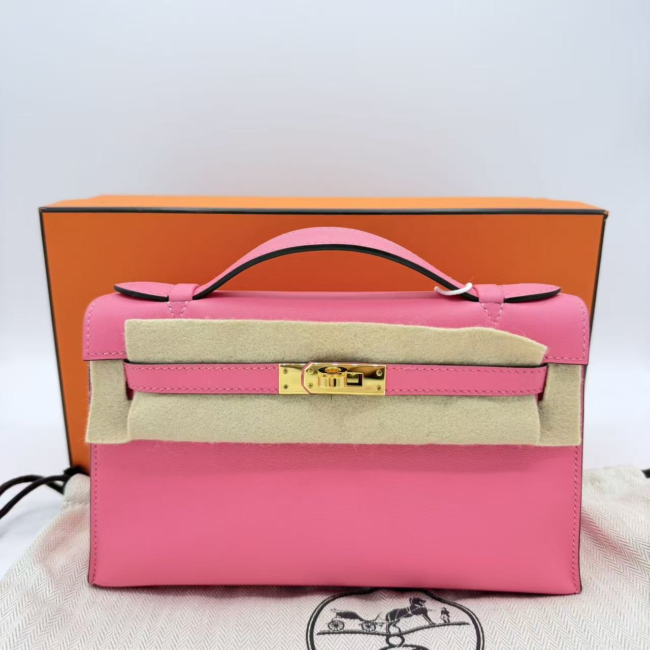 Kelly Pochette in Rose Azalee Swift leather with gold hardware LDM-1360