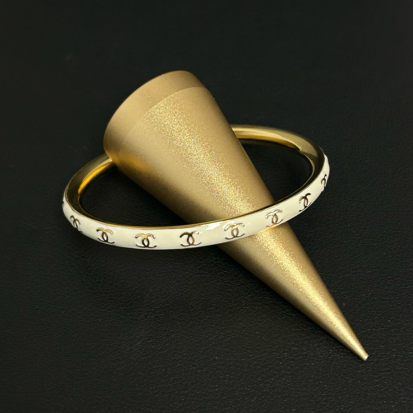 Logo Cuff Bracelet Metal with Enamel Twins LDJ3988