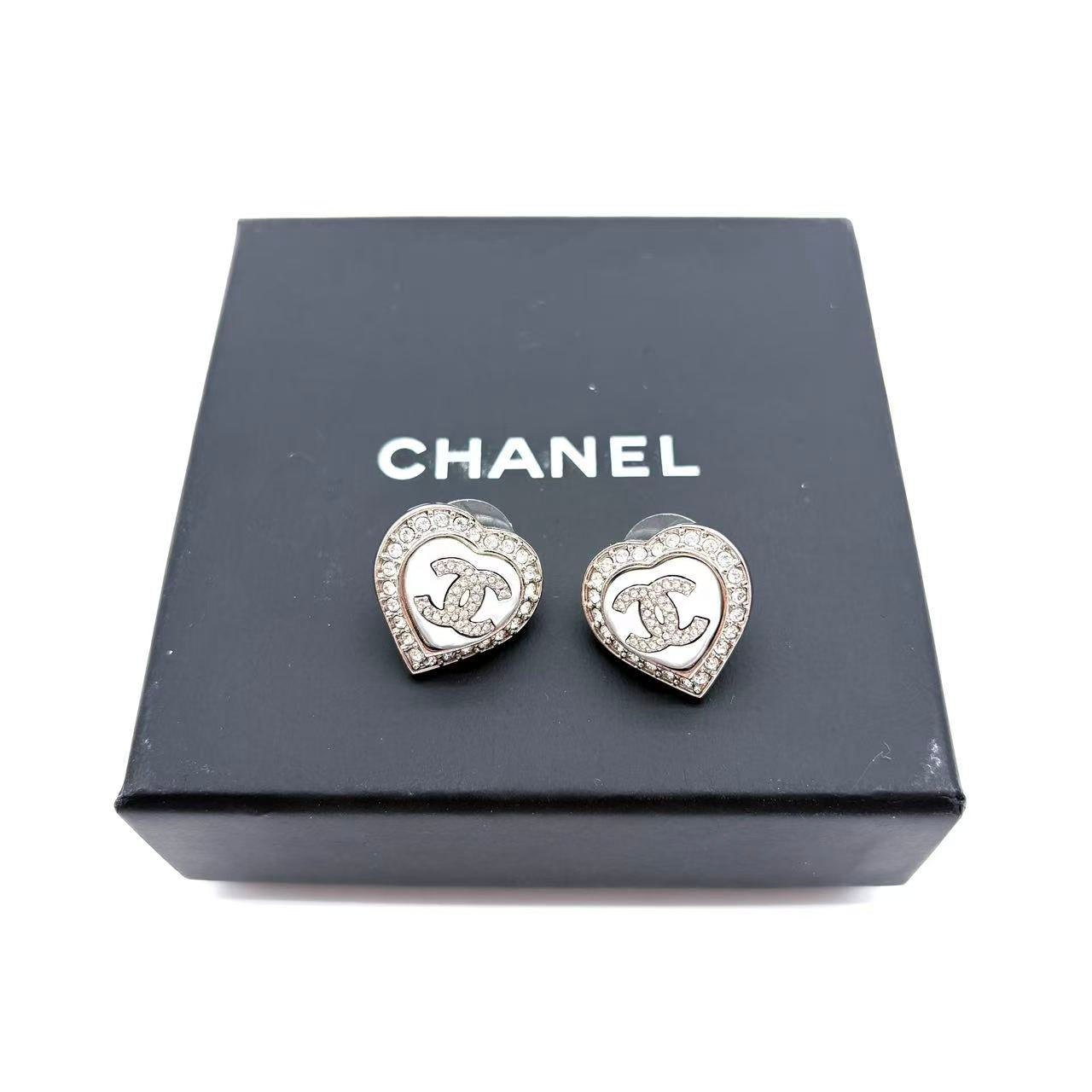 Stud Earrings Heart cc Silver/Pearly White