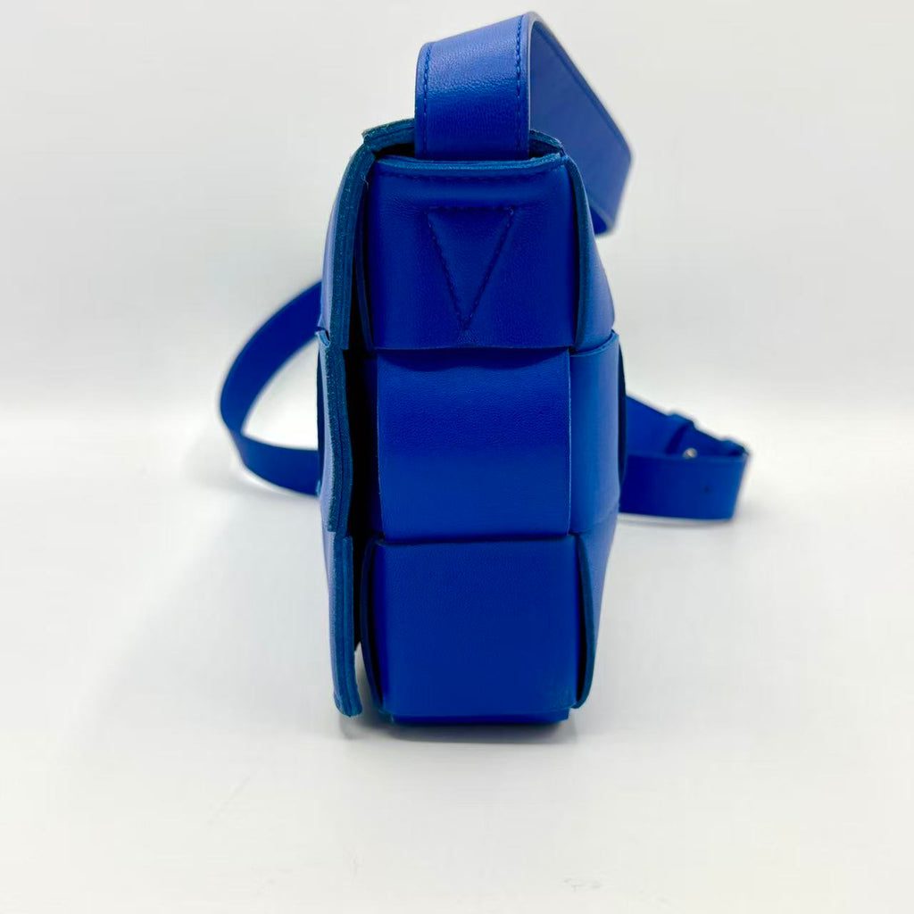 Cassette Crossbody Bag Maxi Intrecciato Leather
