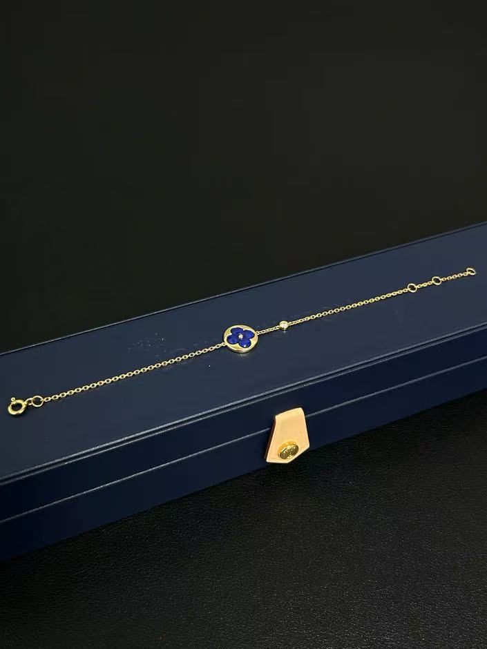 Color Blossom BB Sun Pendant, Yellow Gold, Sodalite and Diamond LDZ0092