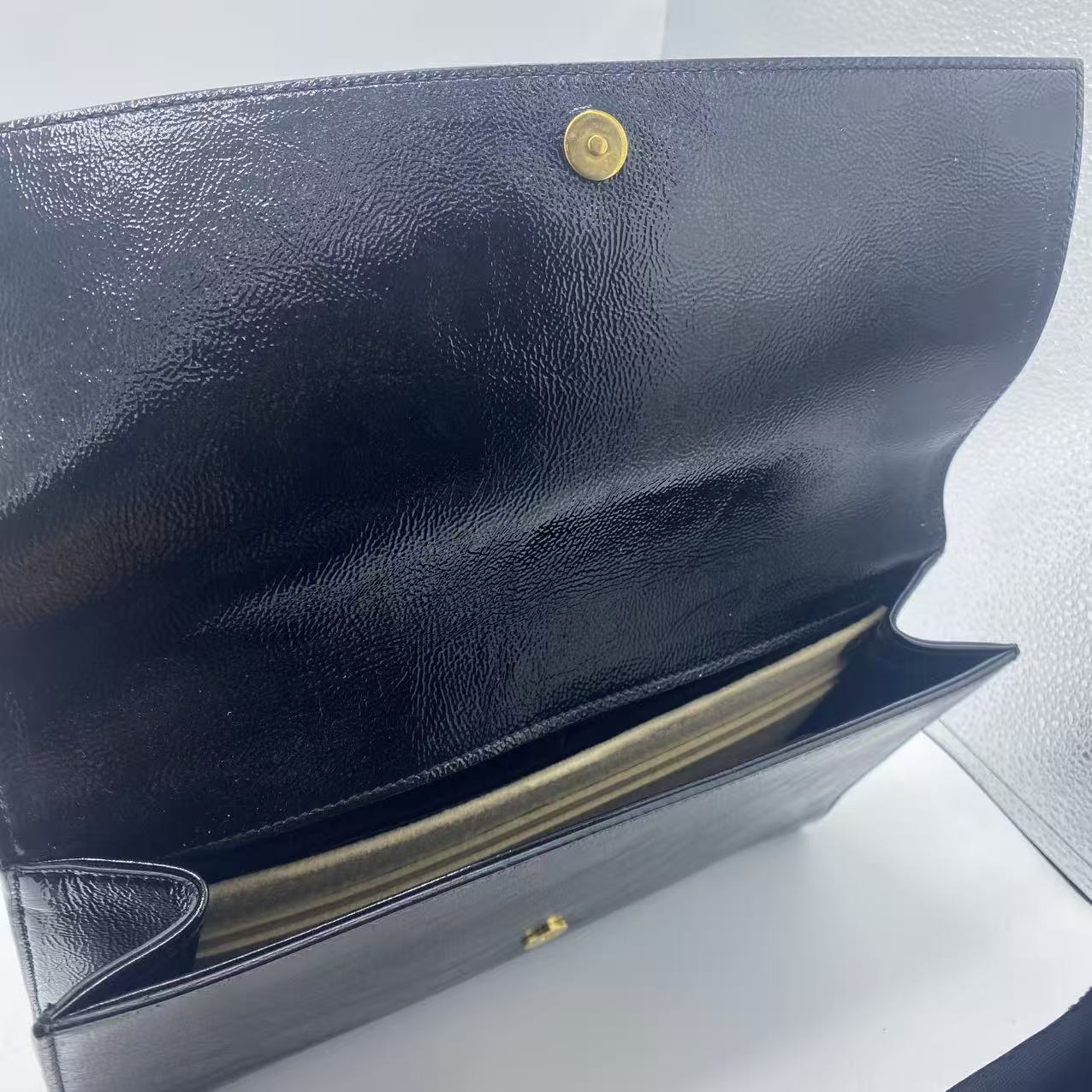 Yves Saint Laurentblack Patent Leather Belle De Jour Clutch