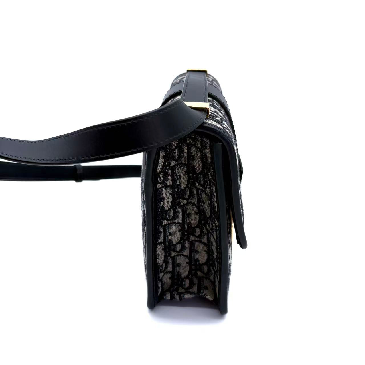 30 Montaigne East-West Bag with Chain