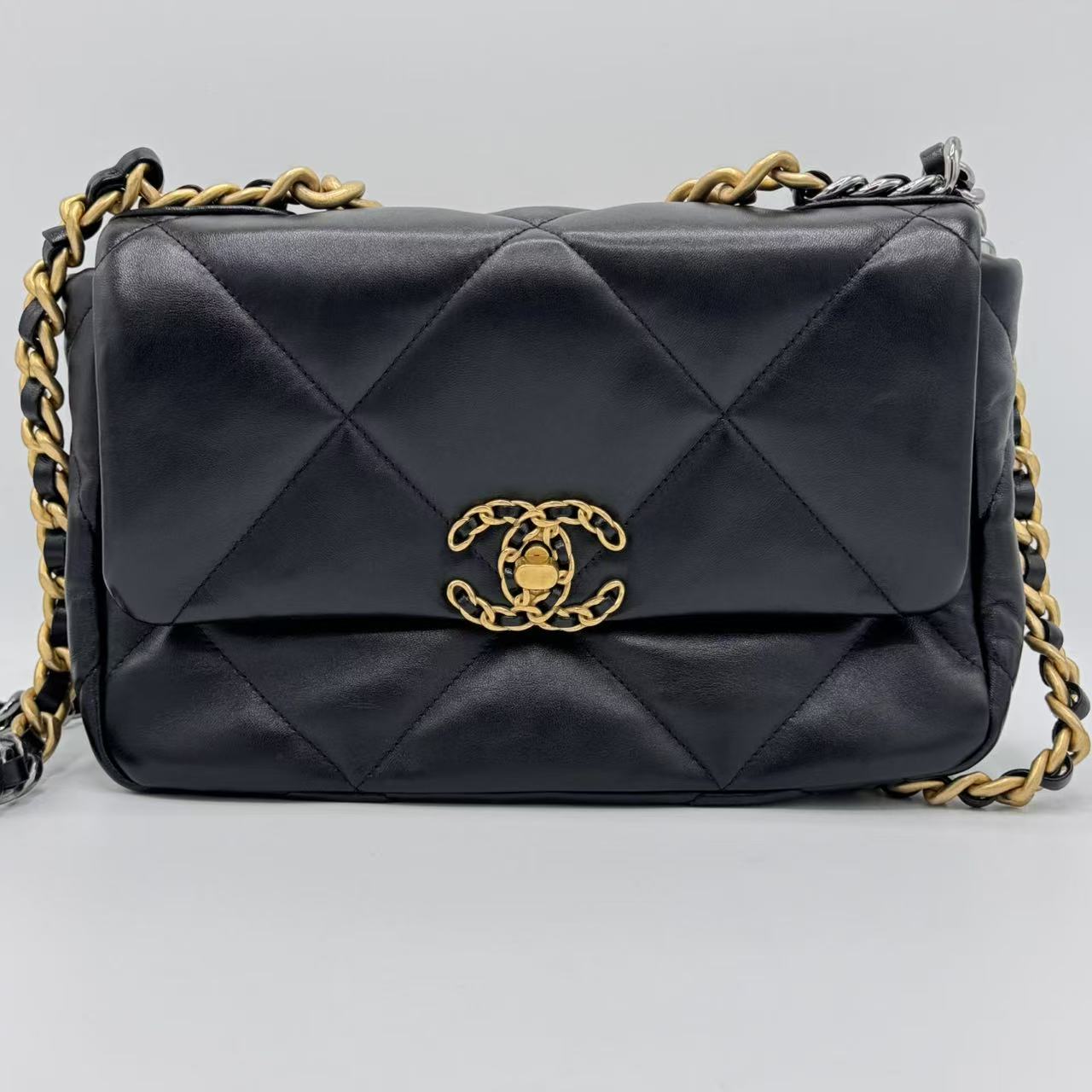 Chanel Medium 19 Flap