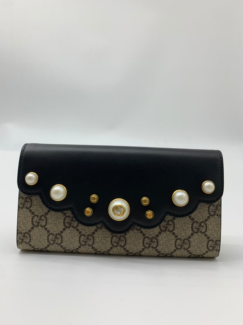 Gucci GG Supreme Monogram Mini Peony Pearly Clutch Black