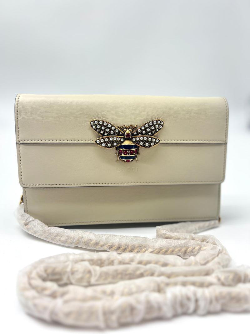 White Queen Margaret Leather Bee Wallet On Chain Bag