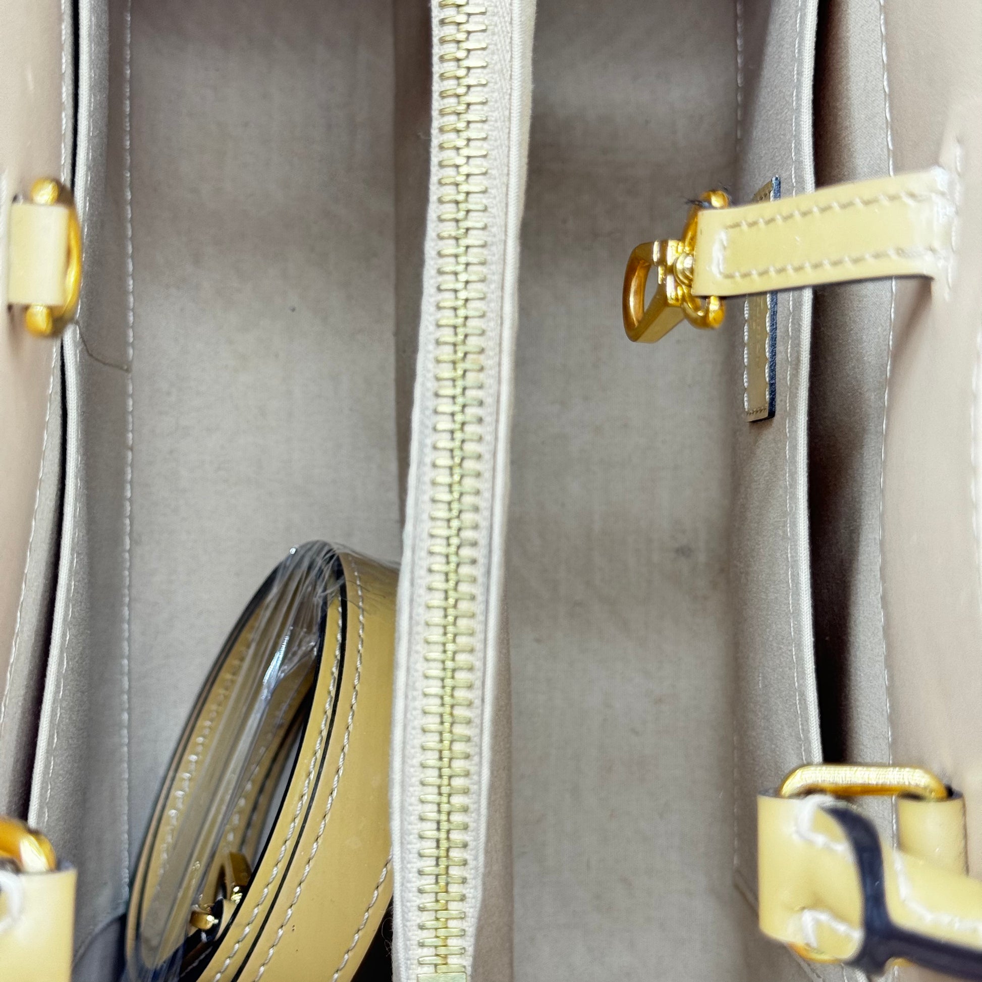 Louis Vuitton Vernis Montaigne MM Dune