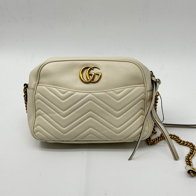 GG Marmont Shoulder Bag Matelasse Leather Medium