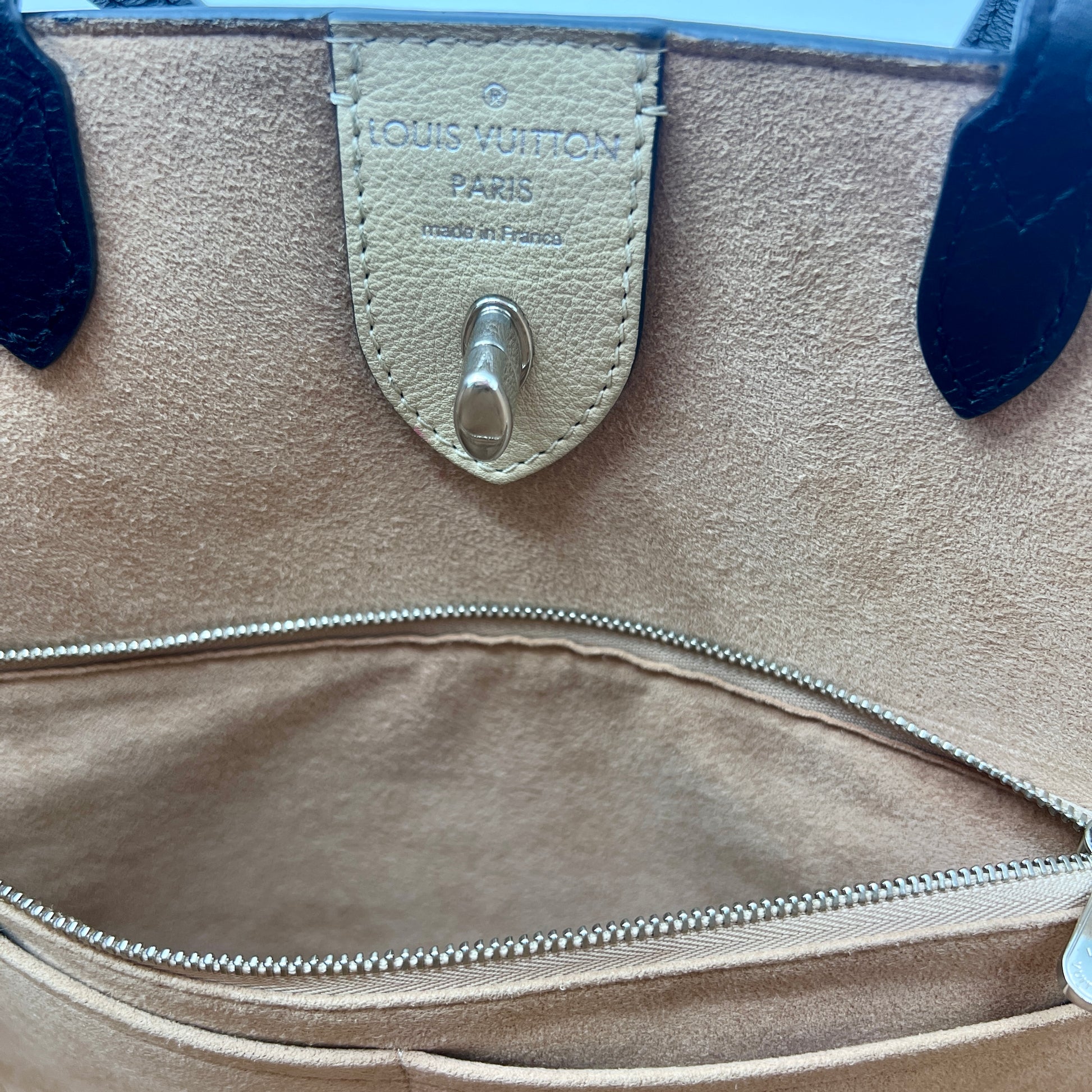 Twist Louis Vuitton Brown LockMe Cabas Beige