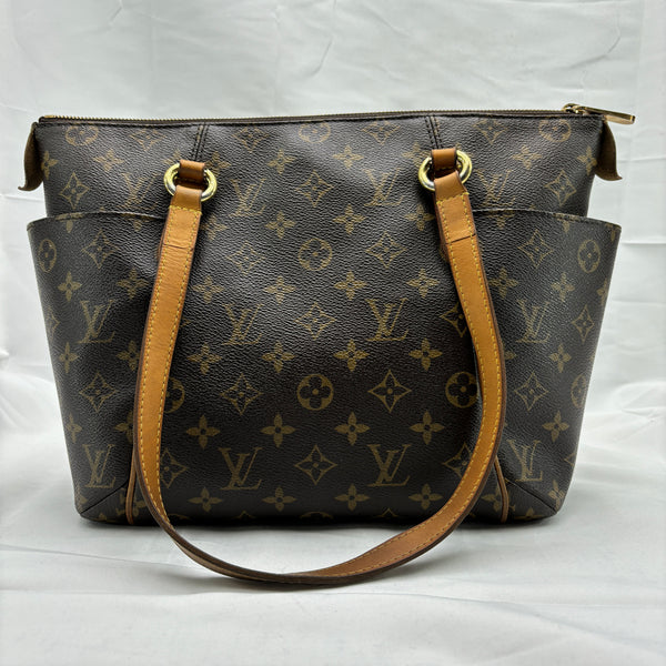 Totally Handbag Monogram Canvas PM