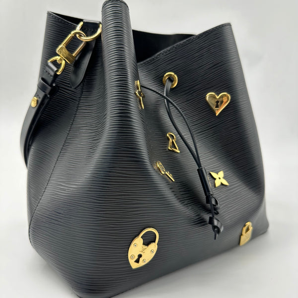 LOUIS VUITTON  Epi Love Lock NeoNoe Black