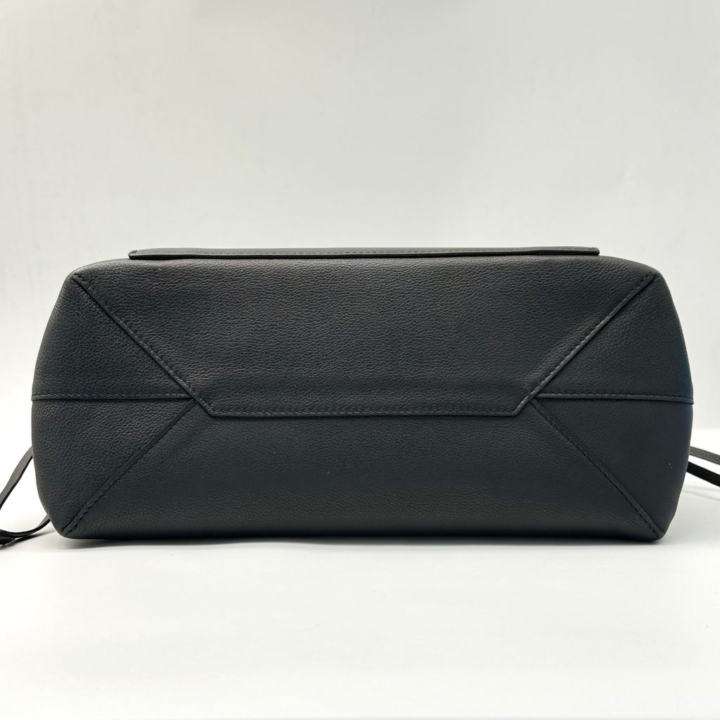 Louis Vuitton Lockme Ever Handbag Leather BB