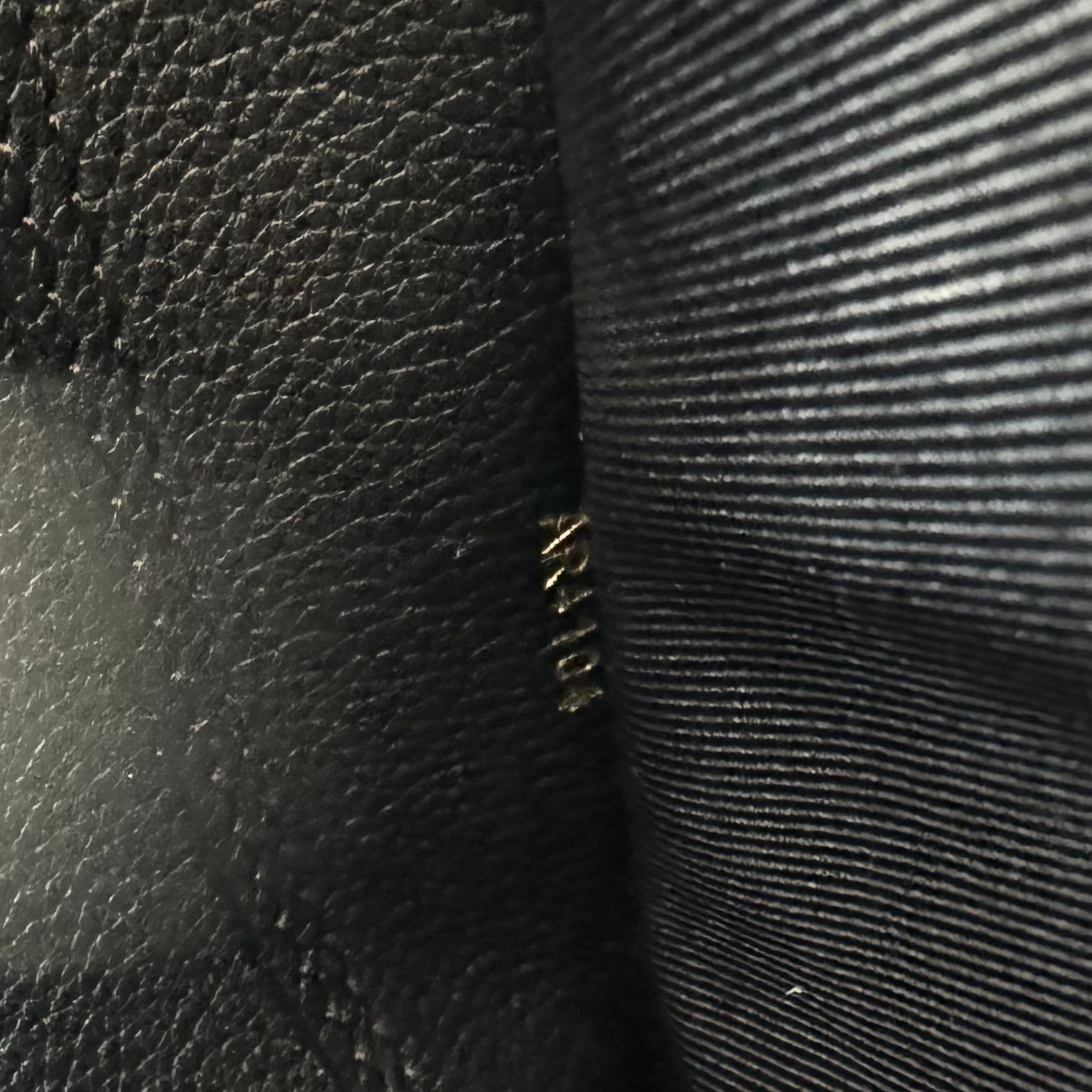 Louis Vuitton Lockme Ever Handbag Leather BB