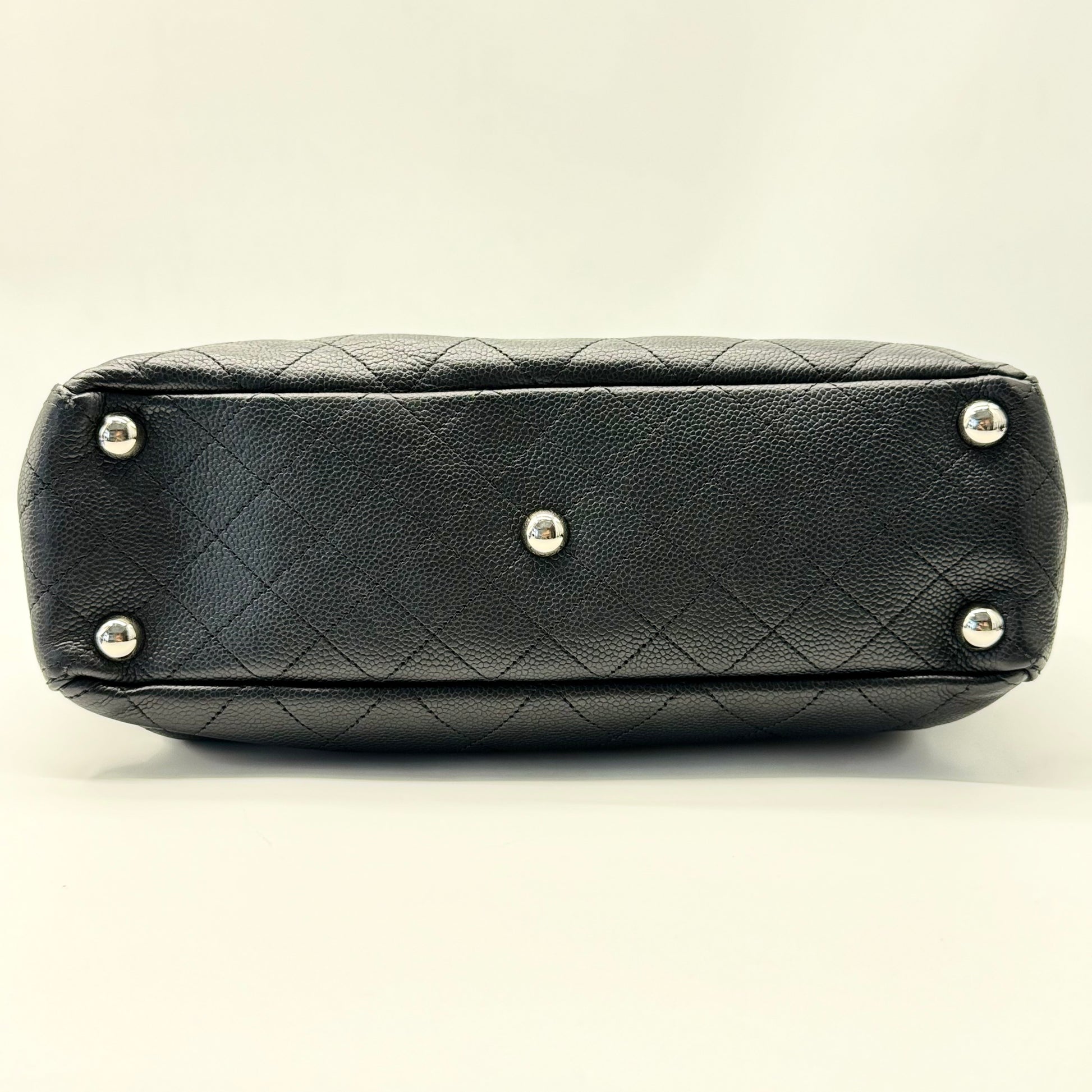 Chanel CC Pocket Hobo Quilted Caviar Medium