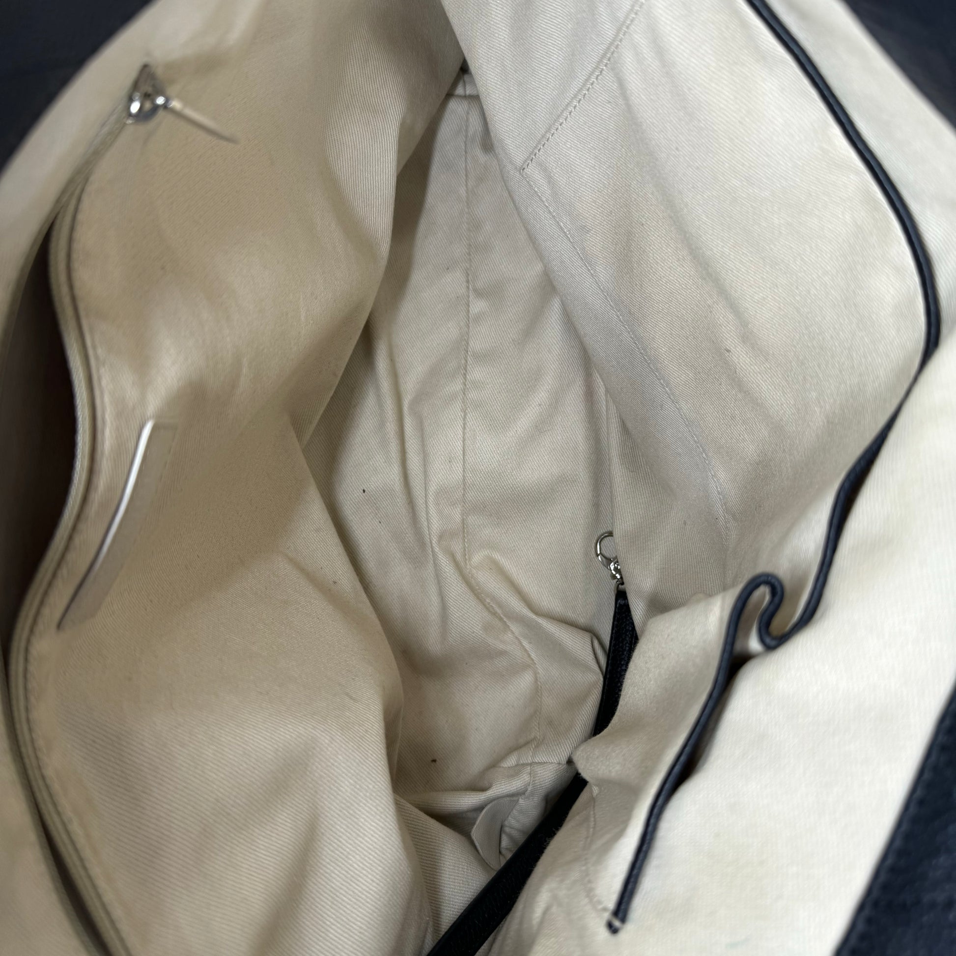 Chanel CC Pocket Hobo Quilted Caviar Medium
