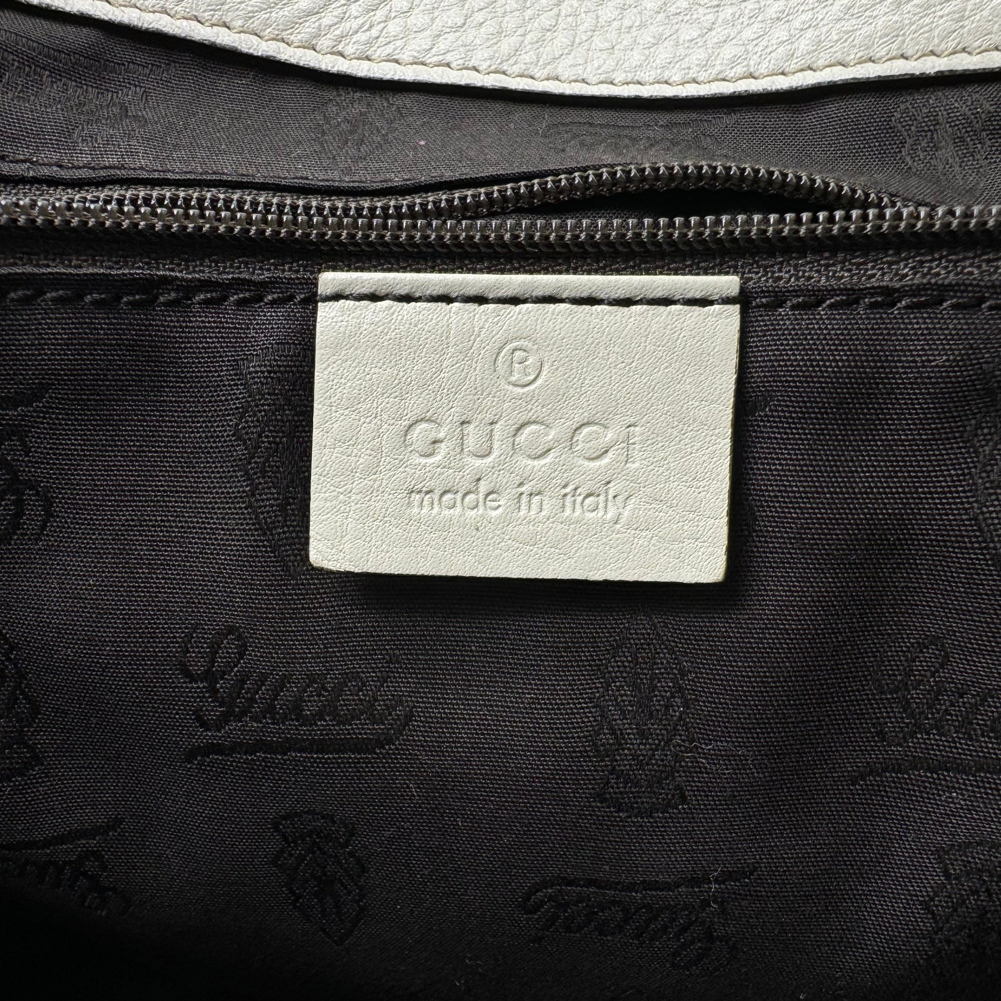 GUCCI GG Signature Shoulder Bag