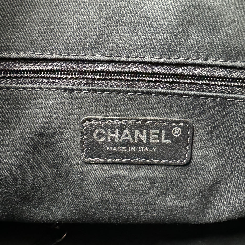CHANEL Large Chic Caviar Shopping Tote