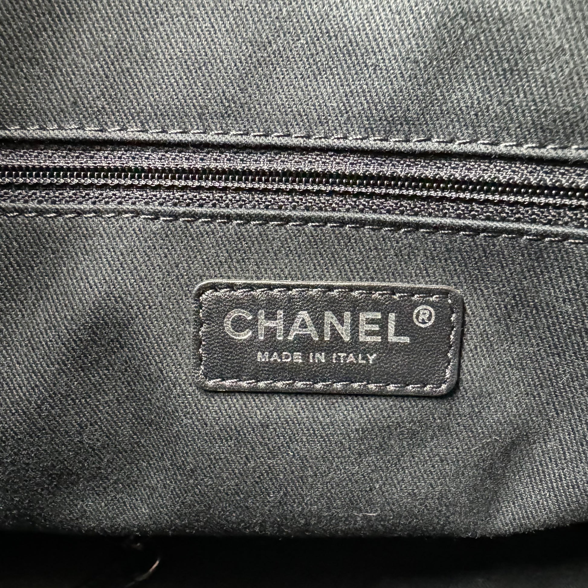 CHANEL Large Chic Caviar Shopping Tote