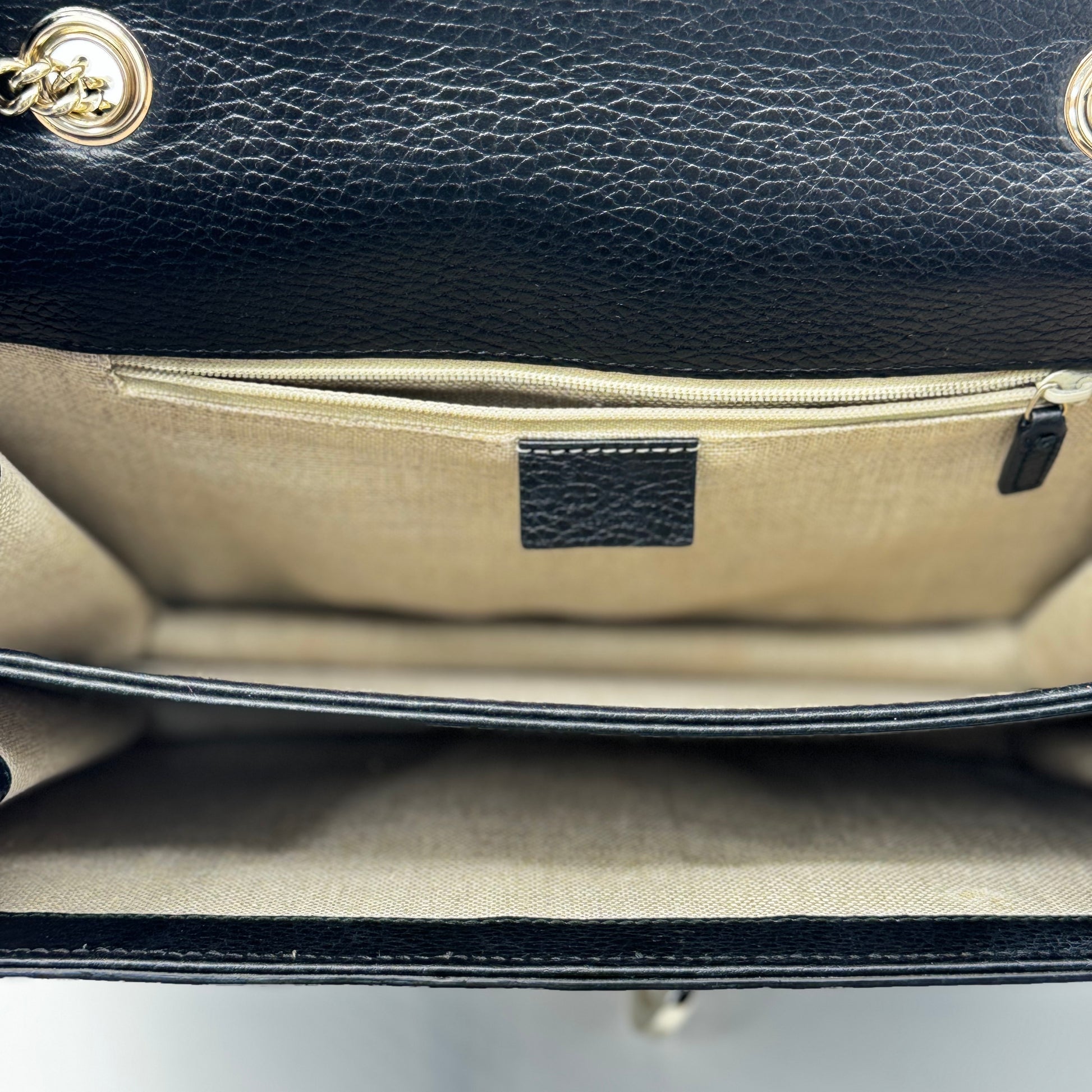 Interlocking Shoulder Bag Leather Medium