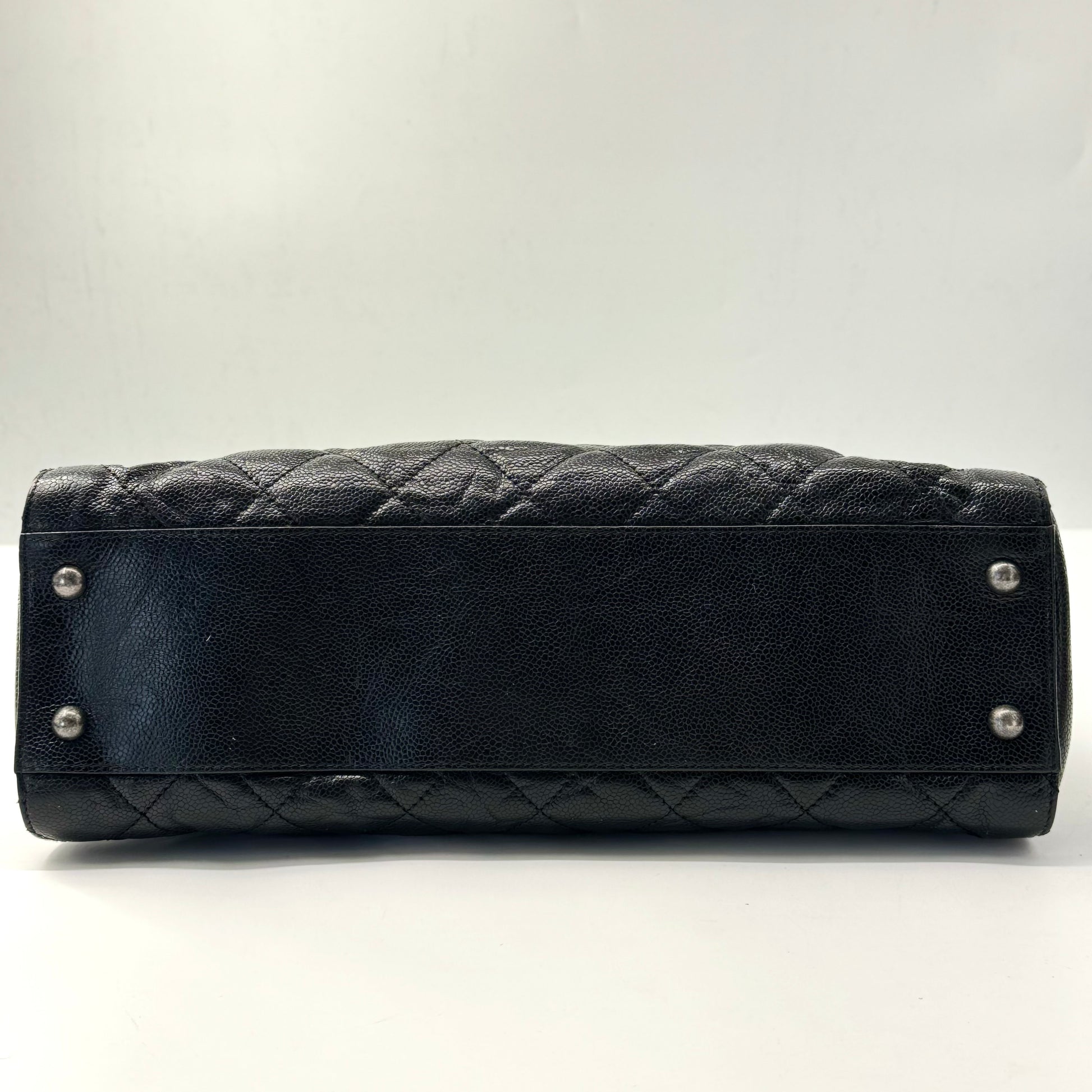 CC Crave Shoulder Bag Quilted Glazed Caviar Medium