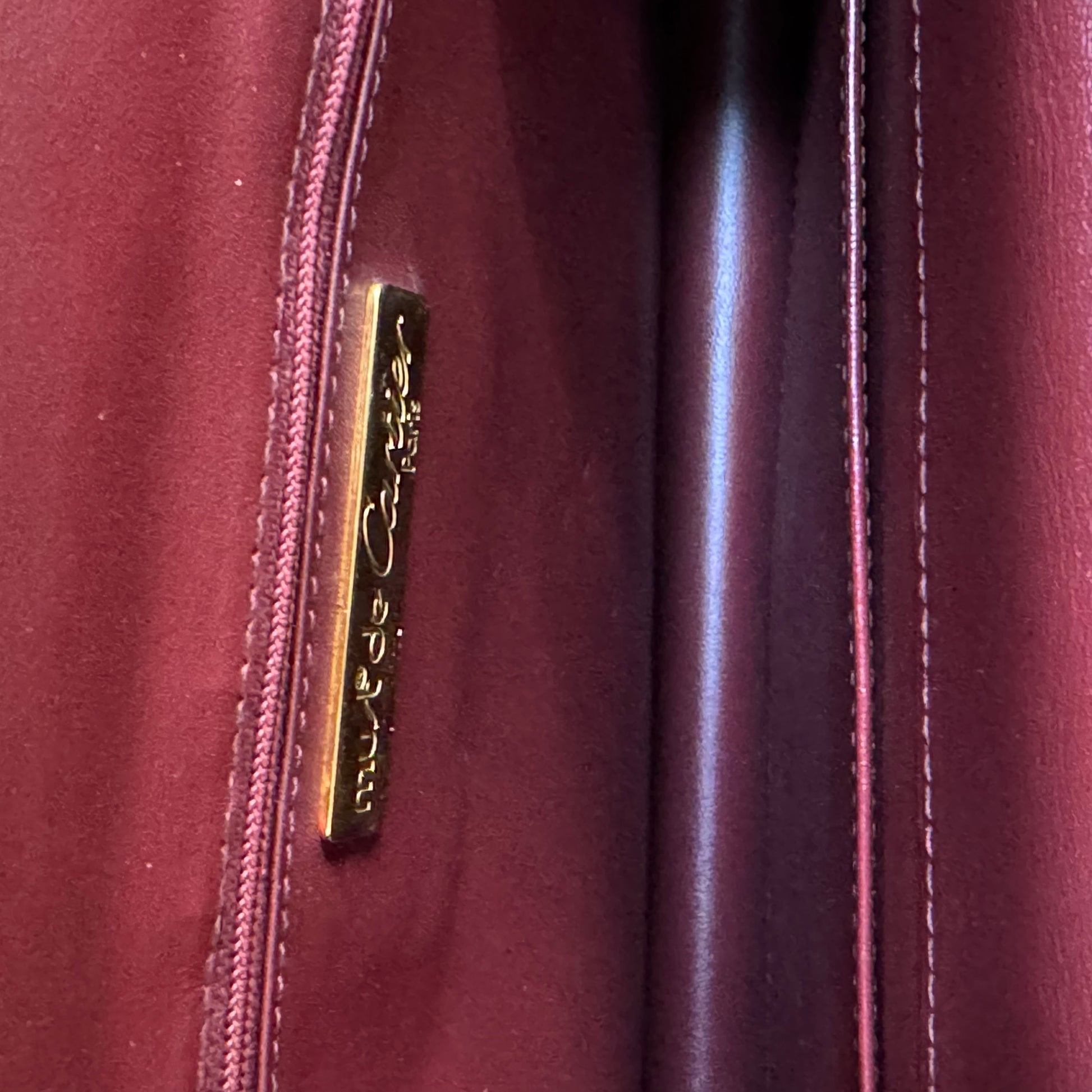 Must line Shoulder Bag Leather