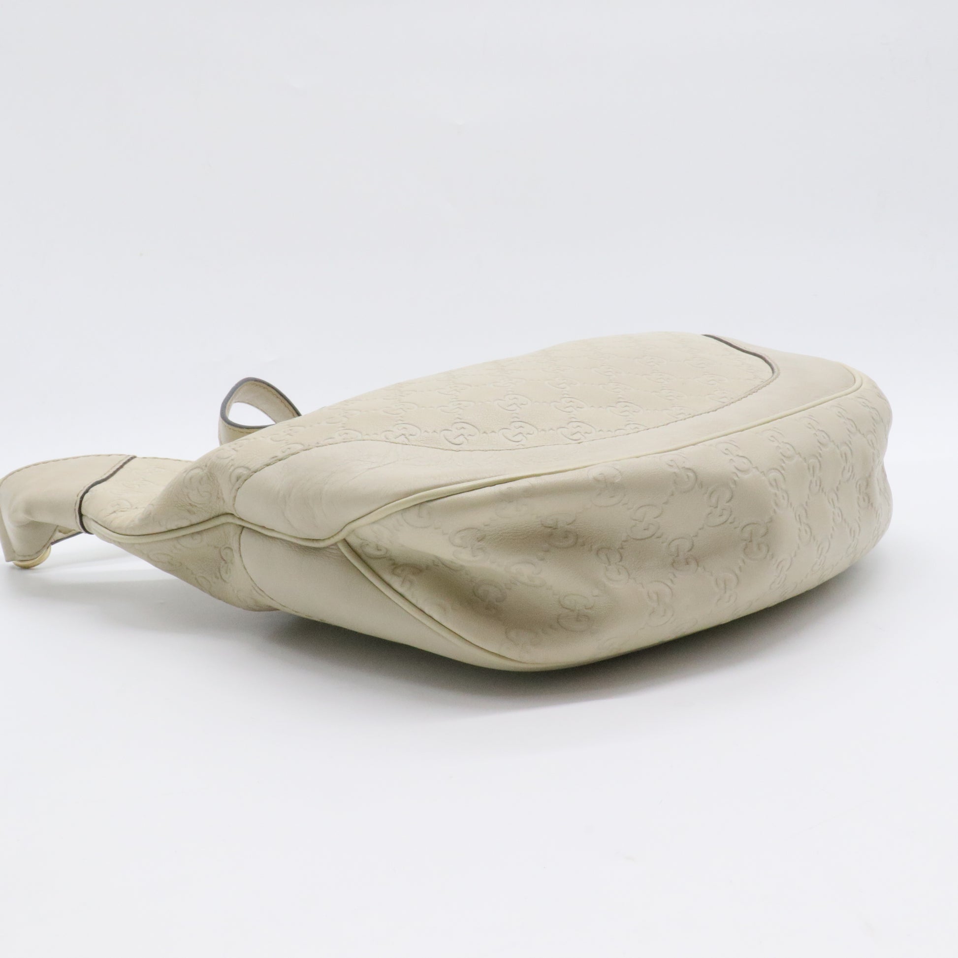Charlotte Messenger Bag Guccissima Leather Medium