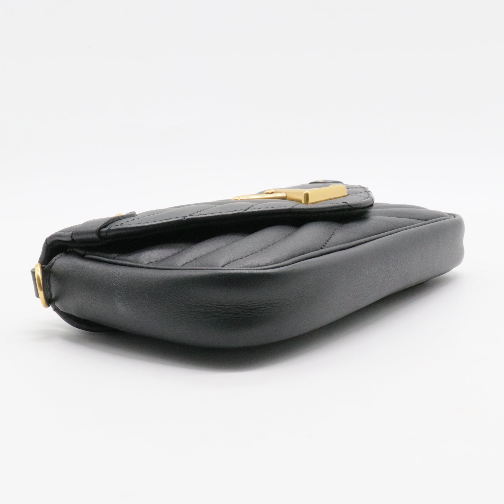 New Wave Chain Pochette Quilted Leather