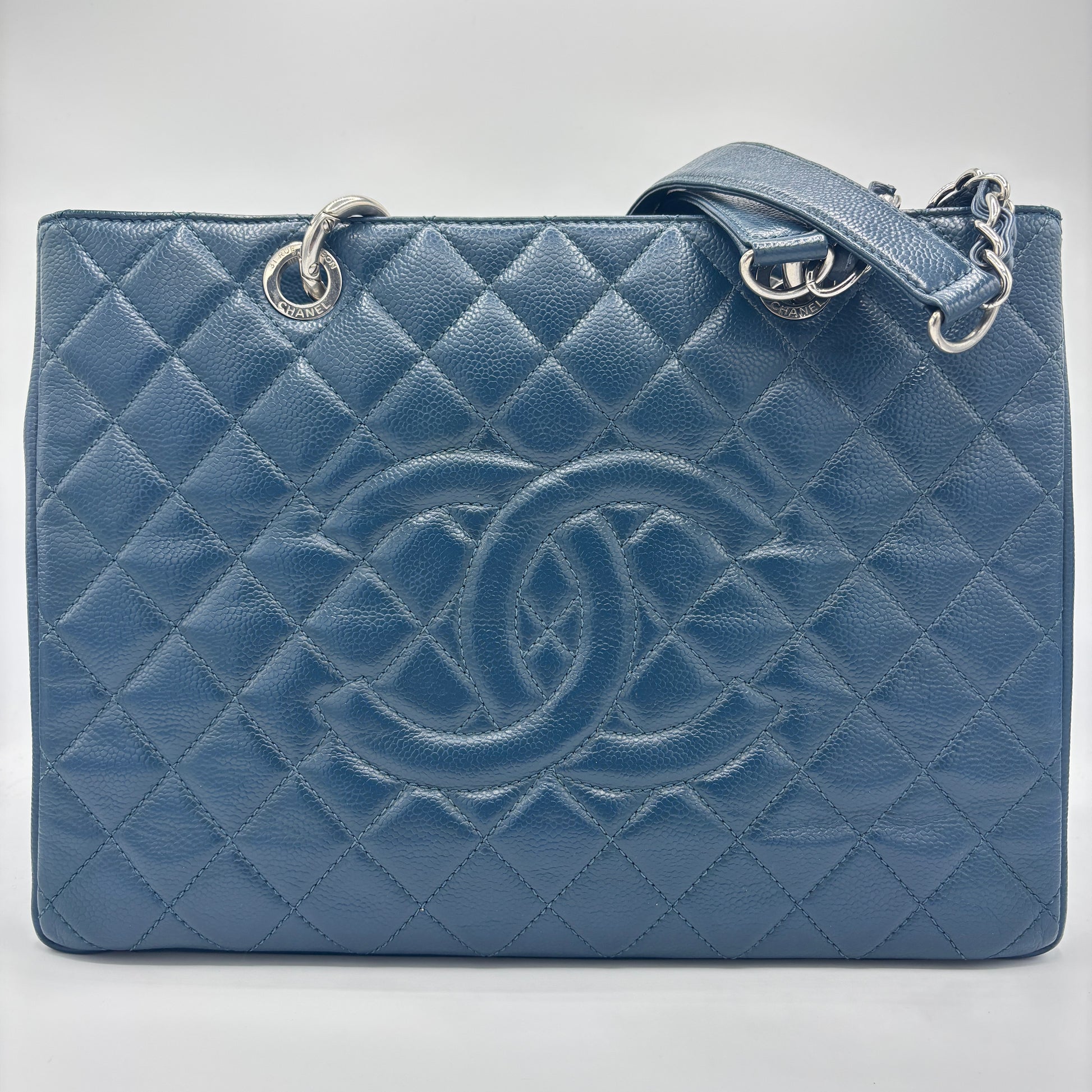 Grand Shopping Tote Quilted Caviar