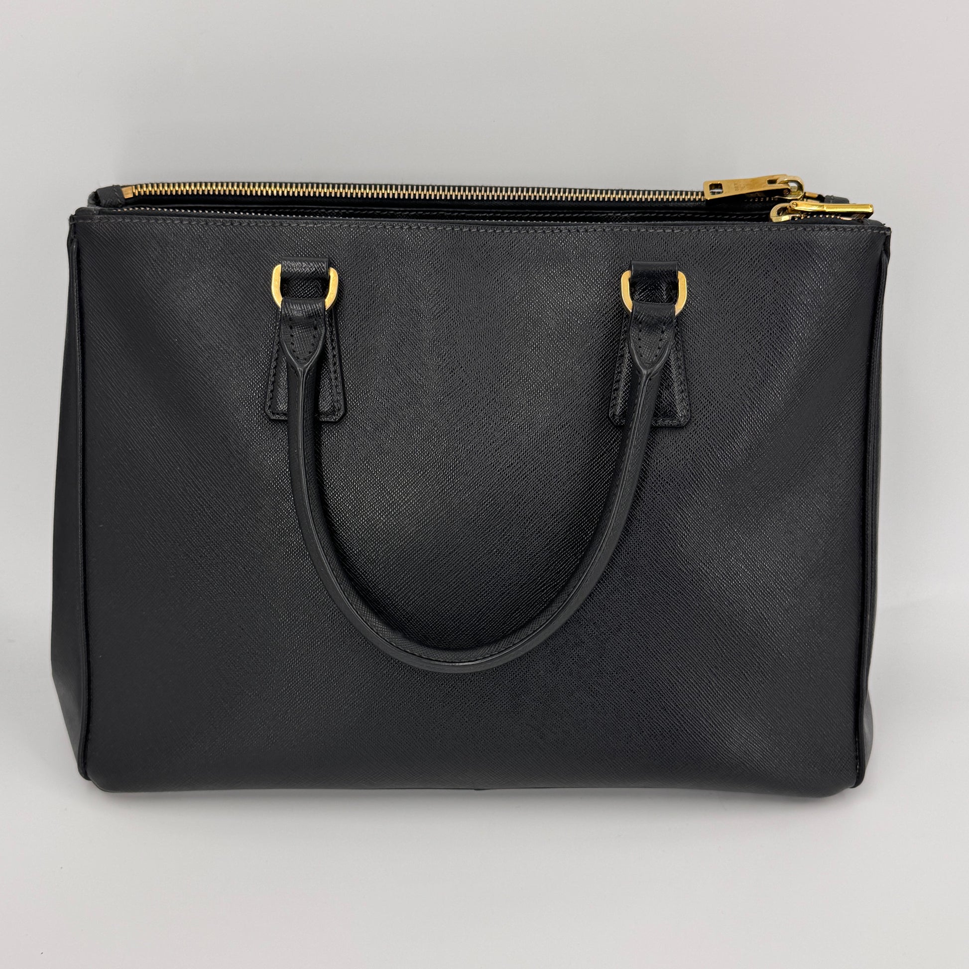Saffiano Lux Leather Galleria Double Zip Medium NJ