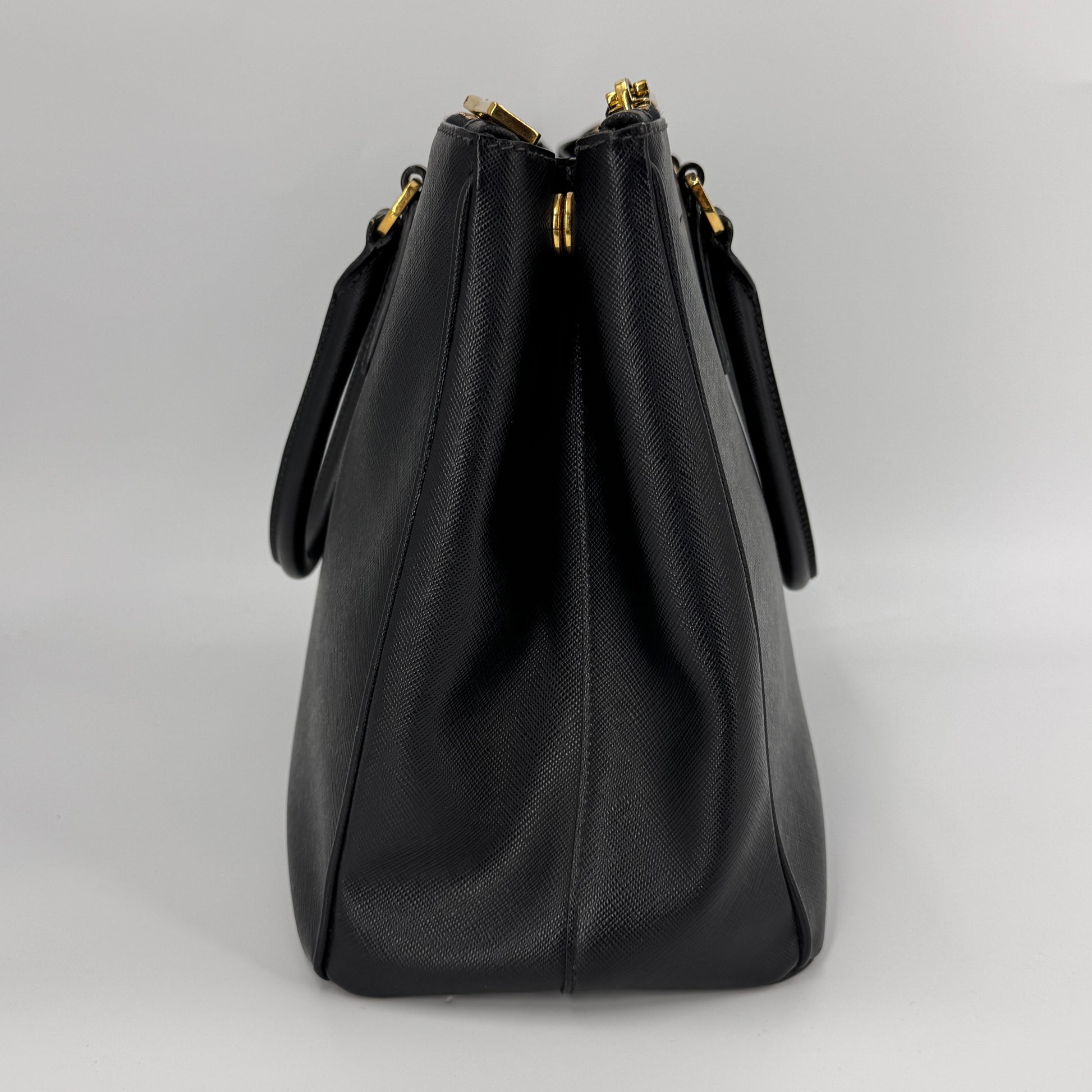 Saffiano Lux Leather Galleria Double Zip Medium NJ