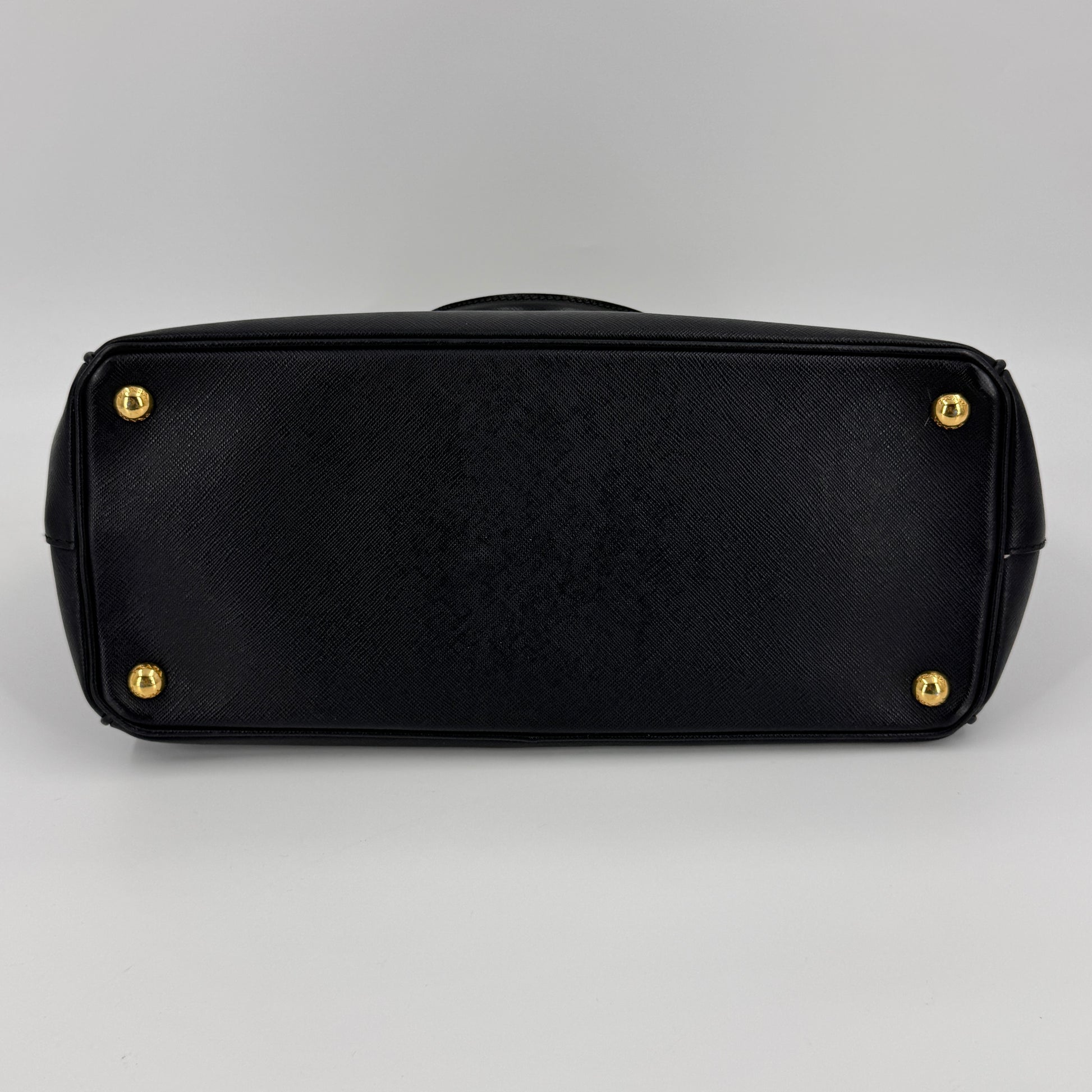Saffiano Lux Leather Galleria Double Zip Medium NJ