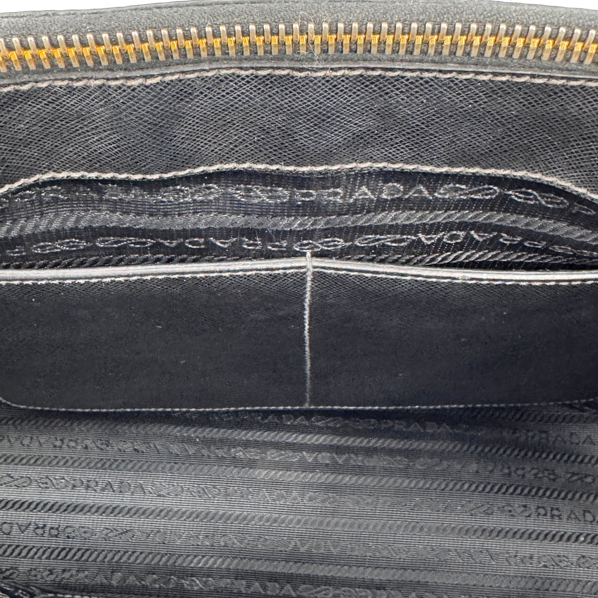 Saffiano Lux Leather Galleria Double Zip Medium NJ