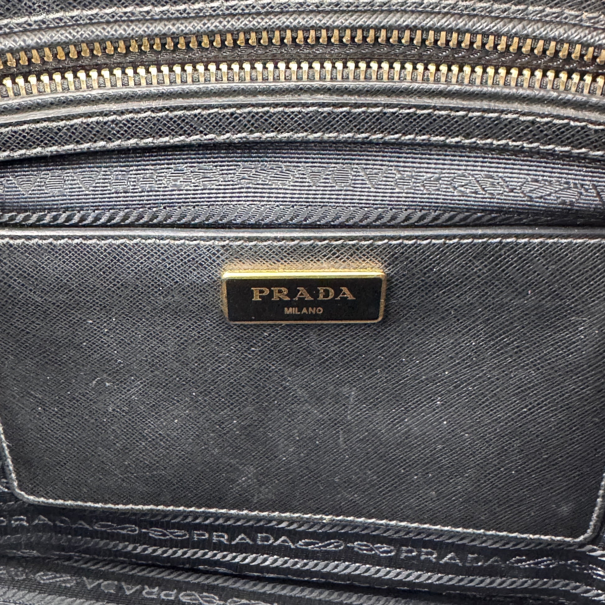 Saffiano Lux Leather Galleria Double Zip Medium NJ
