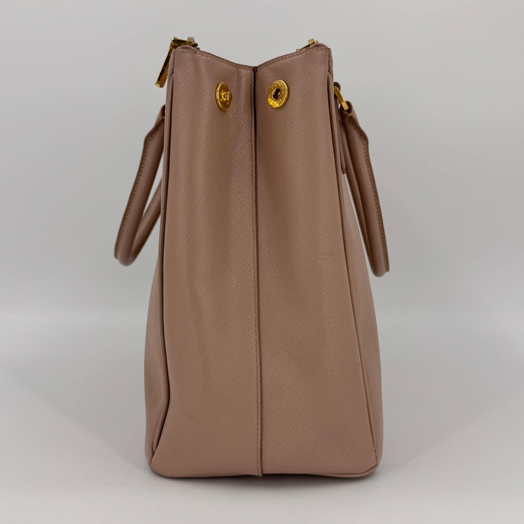 Saffiano Medium Galleria Double Zip Tote Cammeo NJ
