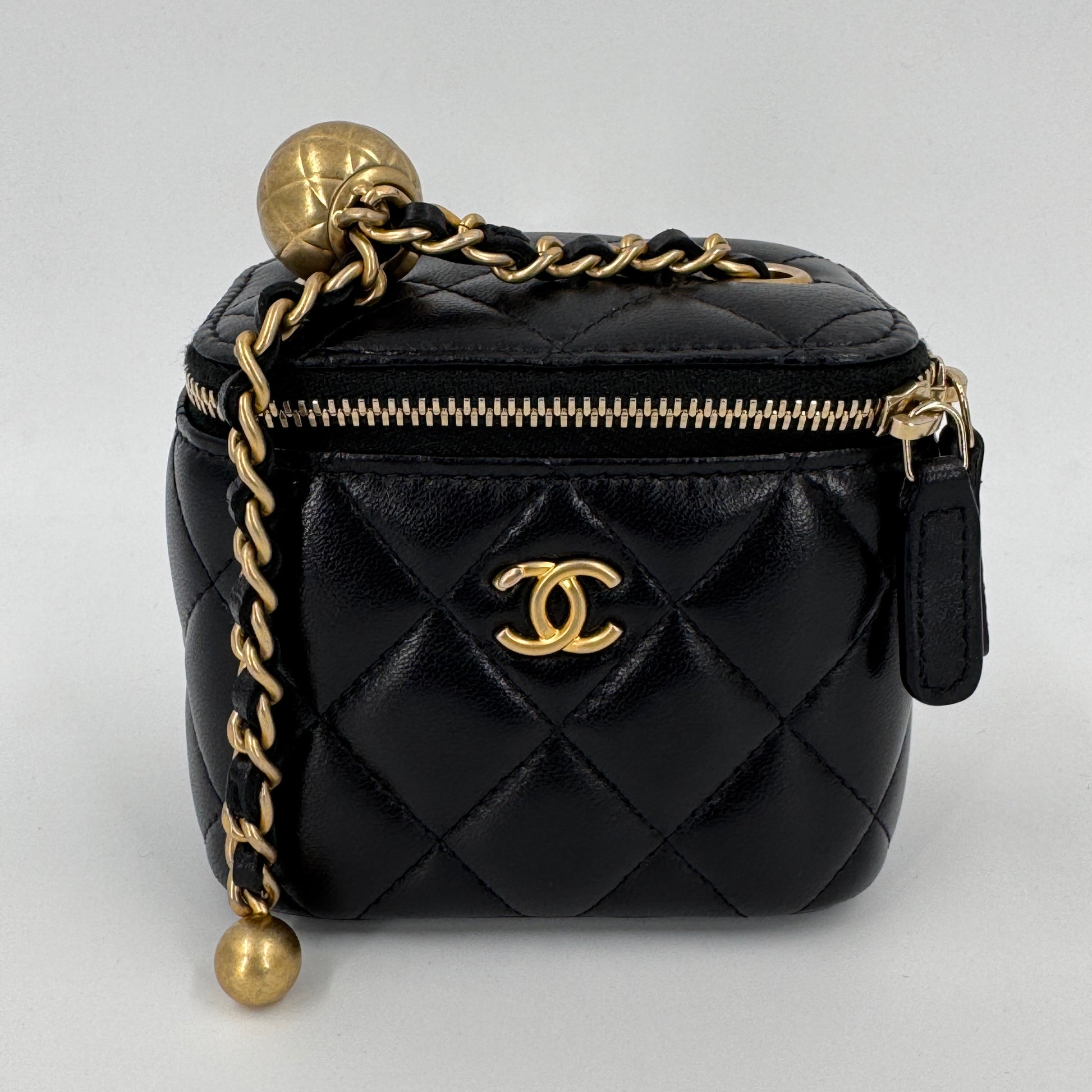 Lambskin Quilted Mini Pearl Crush Vanity Case With Chain Black NJ