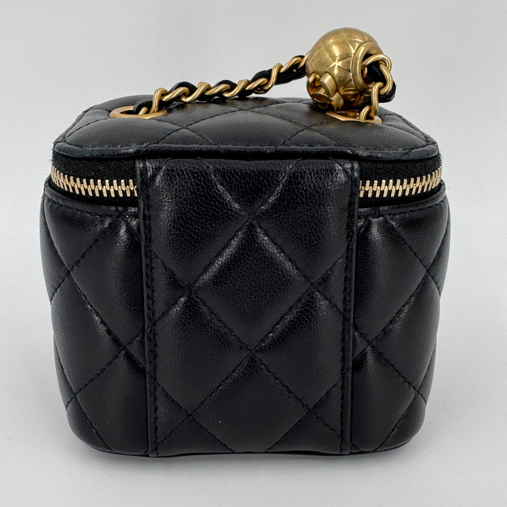 Lambskin Quilted Mini Pearl Crush Vanity Case With Chain Black NJ