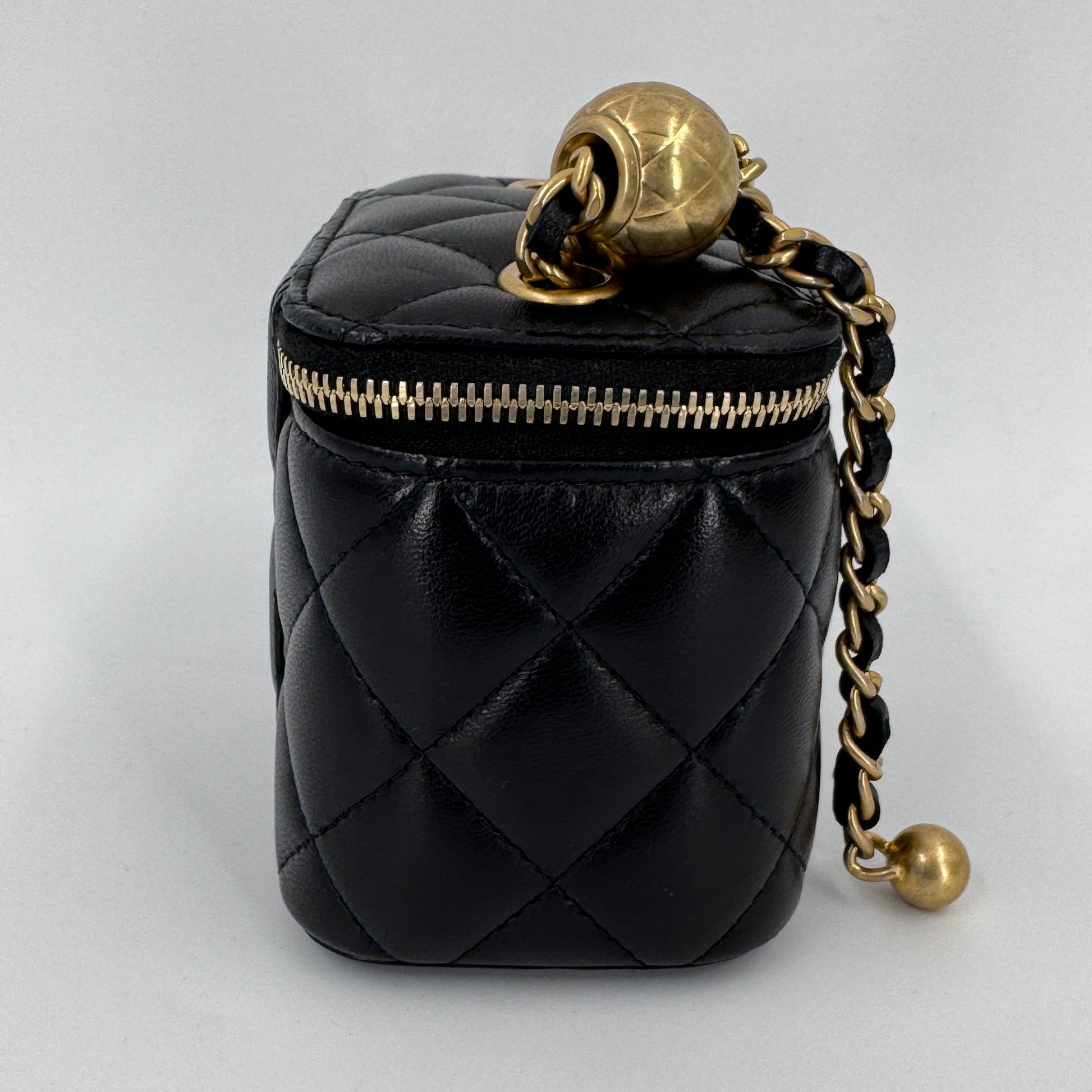 Lambskin Quilted Mini Pearl Crush Vanity Case With Chain Black NJ