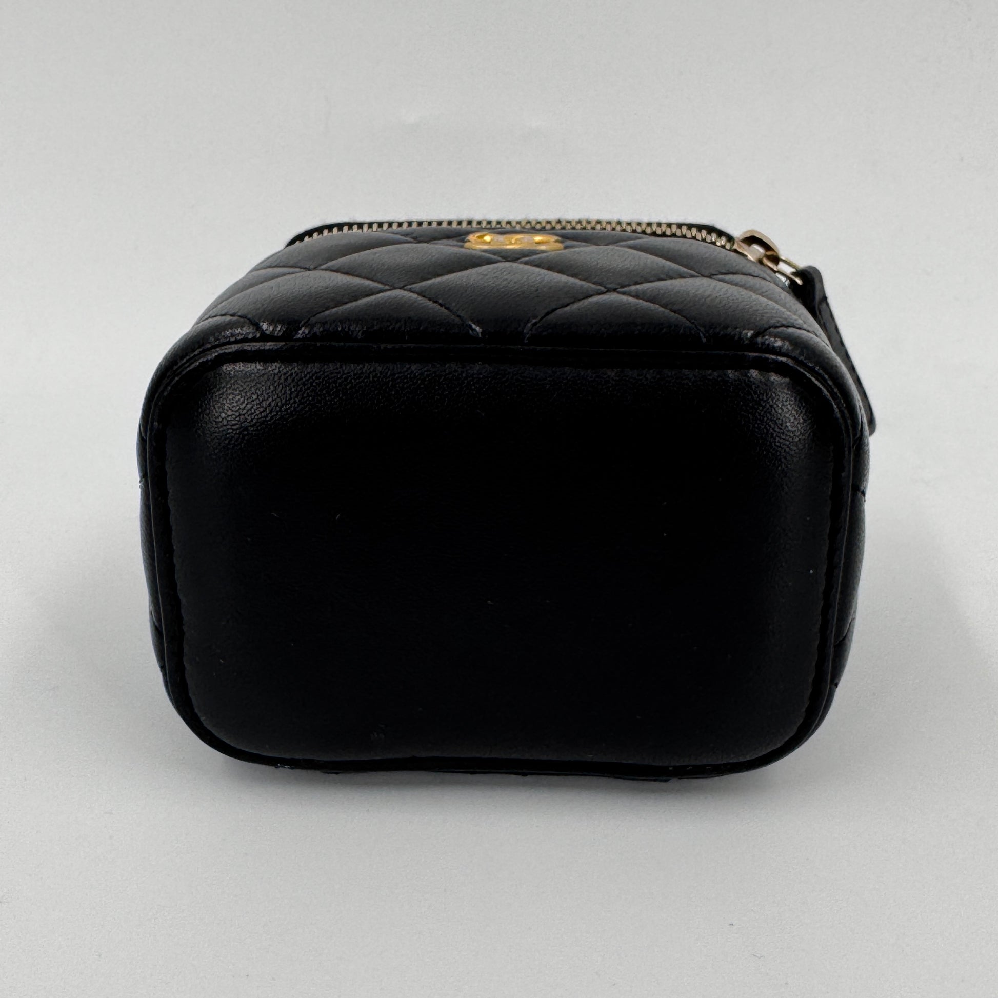 Lambskin Quilted Mini Pearl Crush Vanity Case With Chain Black NJ