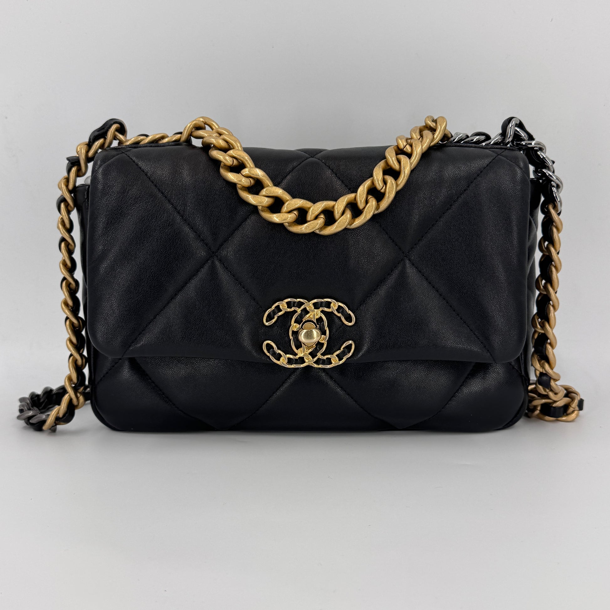 Goatskin Quilted Medium Chanel 19 Flap Black NJ