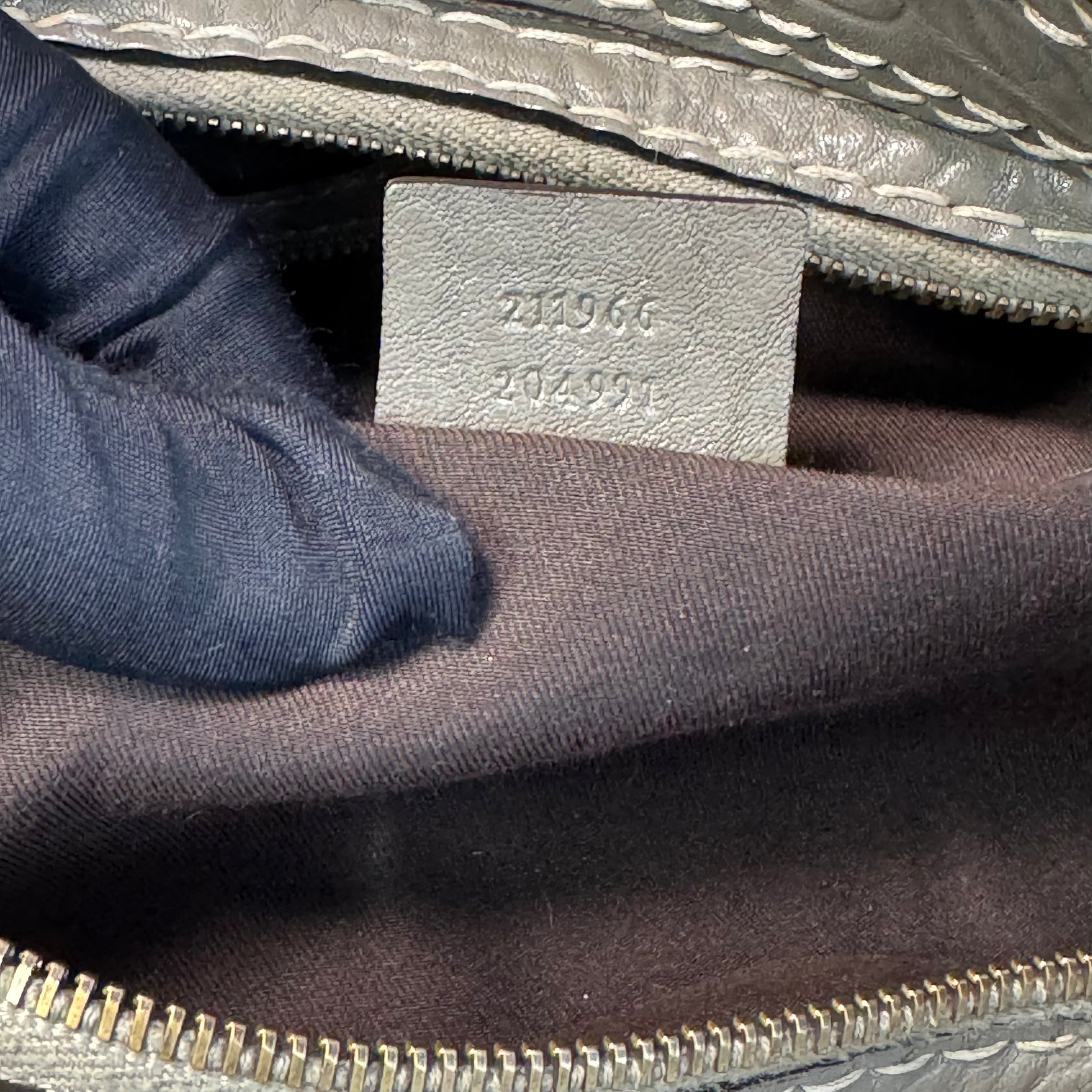 GG Signature Medium Jockey Hobo