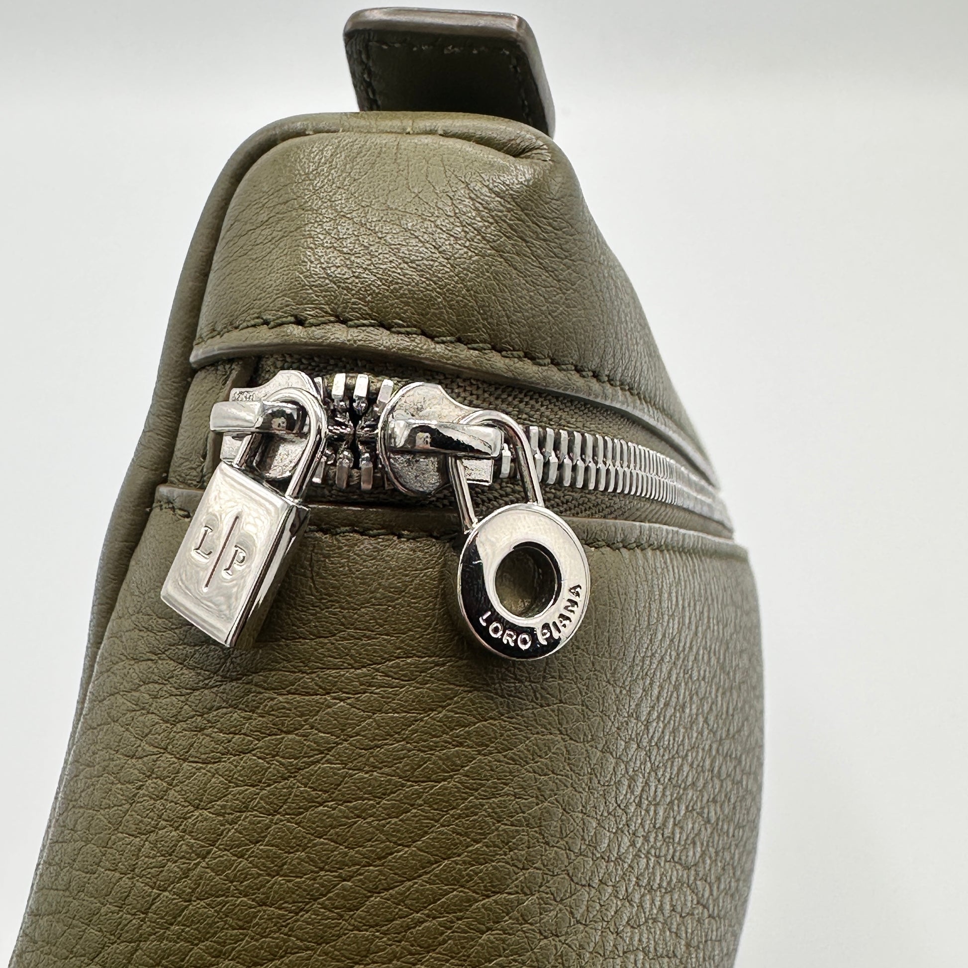 Extra Pocket L19 Grained Calfskin Pouch