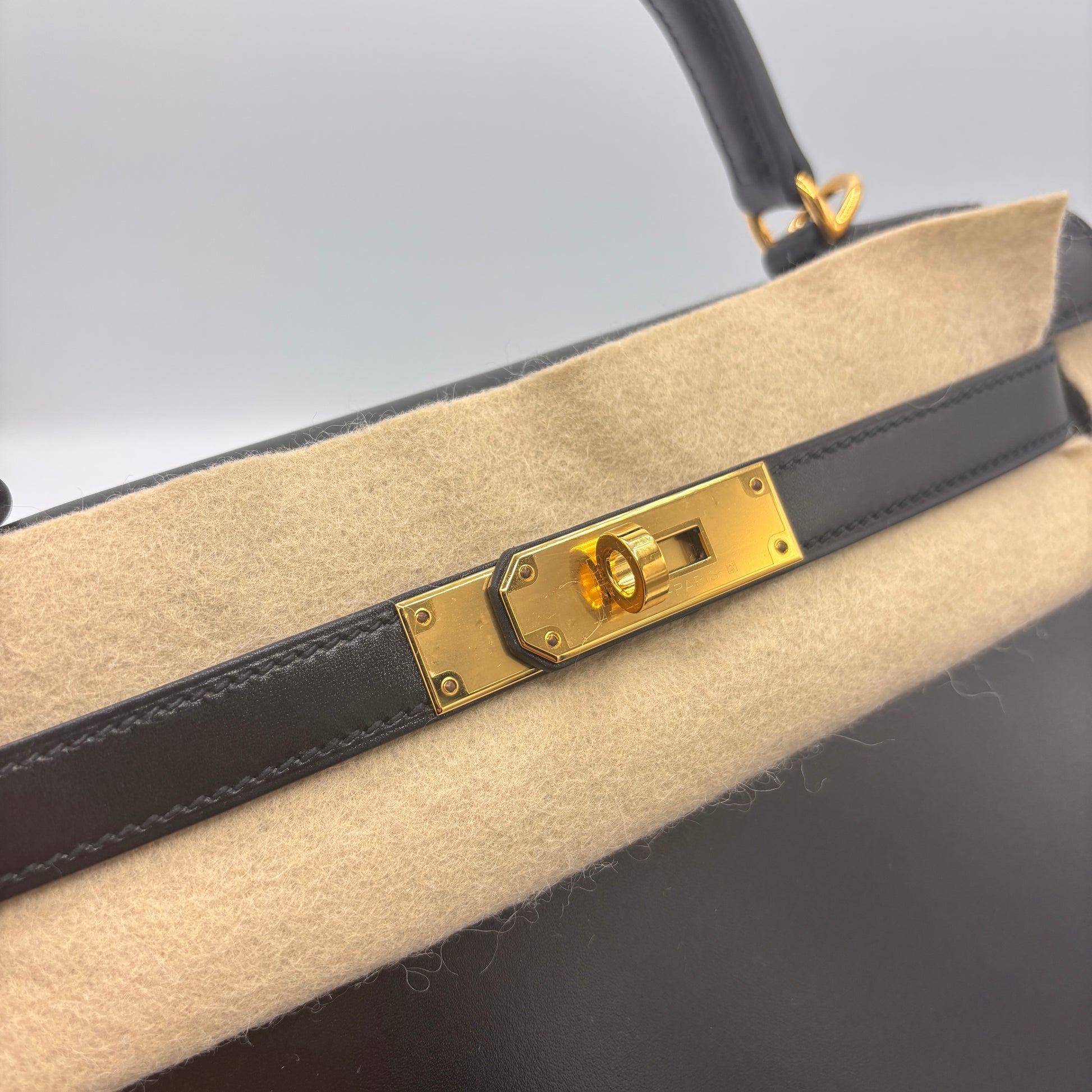 Kelly Handbag Noir Box Calf with Gold Hardware 28(D Stamp Year 2020)